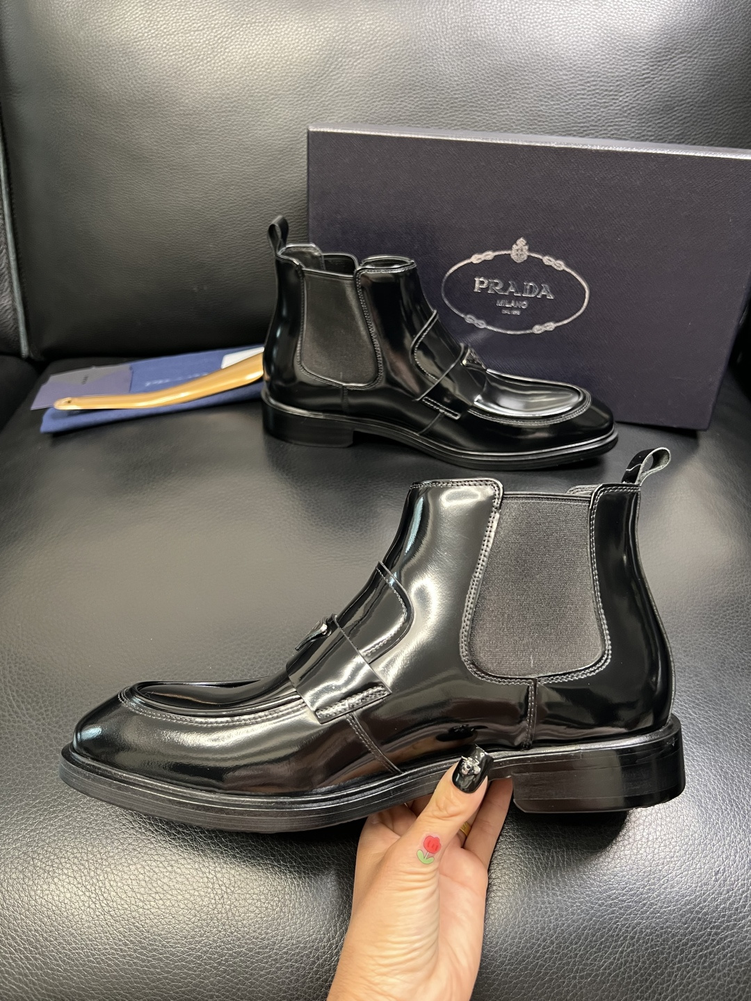 PRADA 高品质 顶级工艺品 普拉达 皮鞋专柜同步 原厂配置，意大利进口原版牛皮面料，透气舒适进口水染