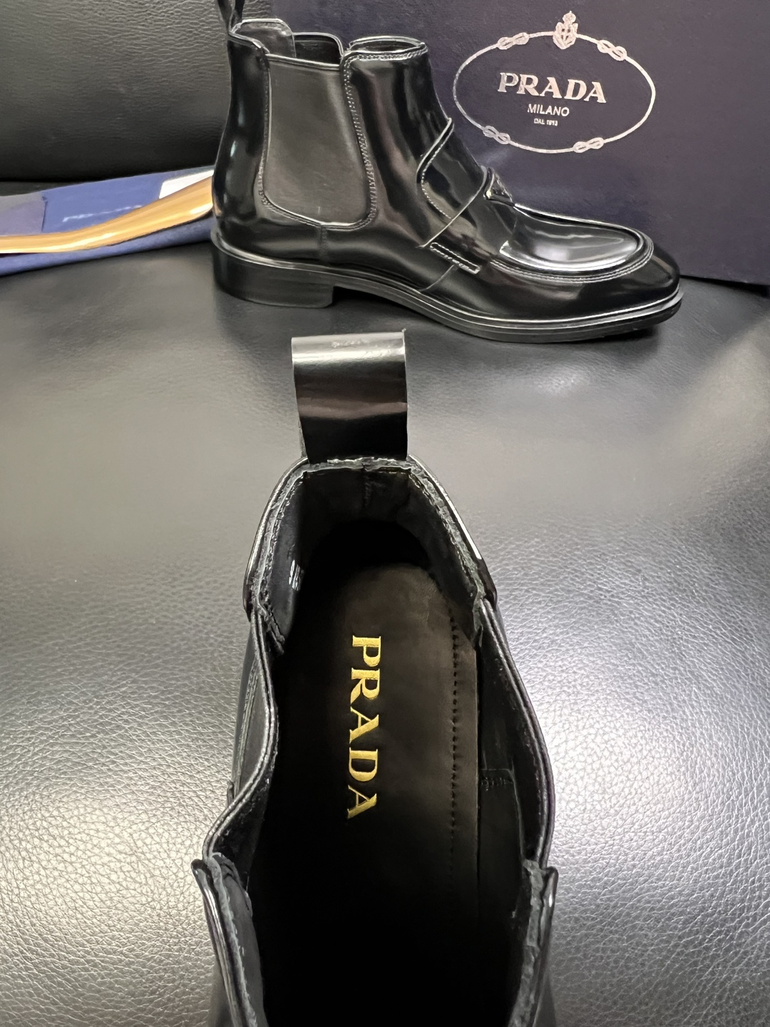 PRADA 高品质 顶级工艺品 普拉达 皮鞋专柜同步 原厂配置，意大利进口原版牛皮面料，透气舒适进口水染