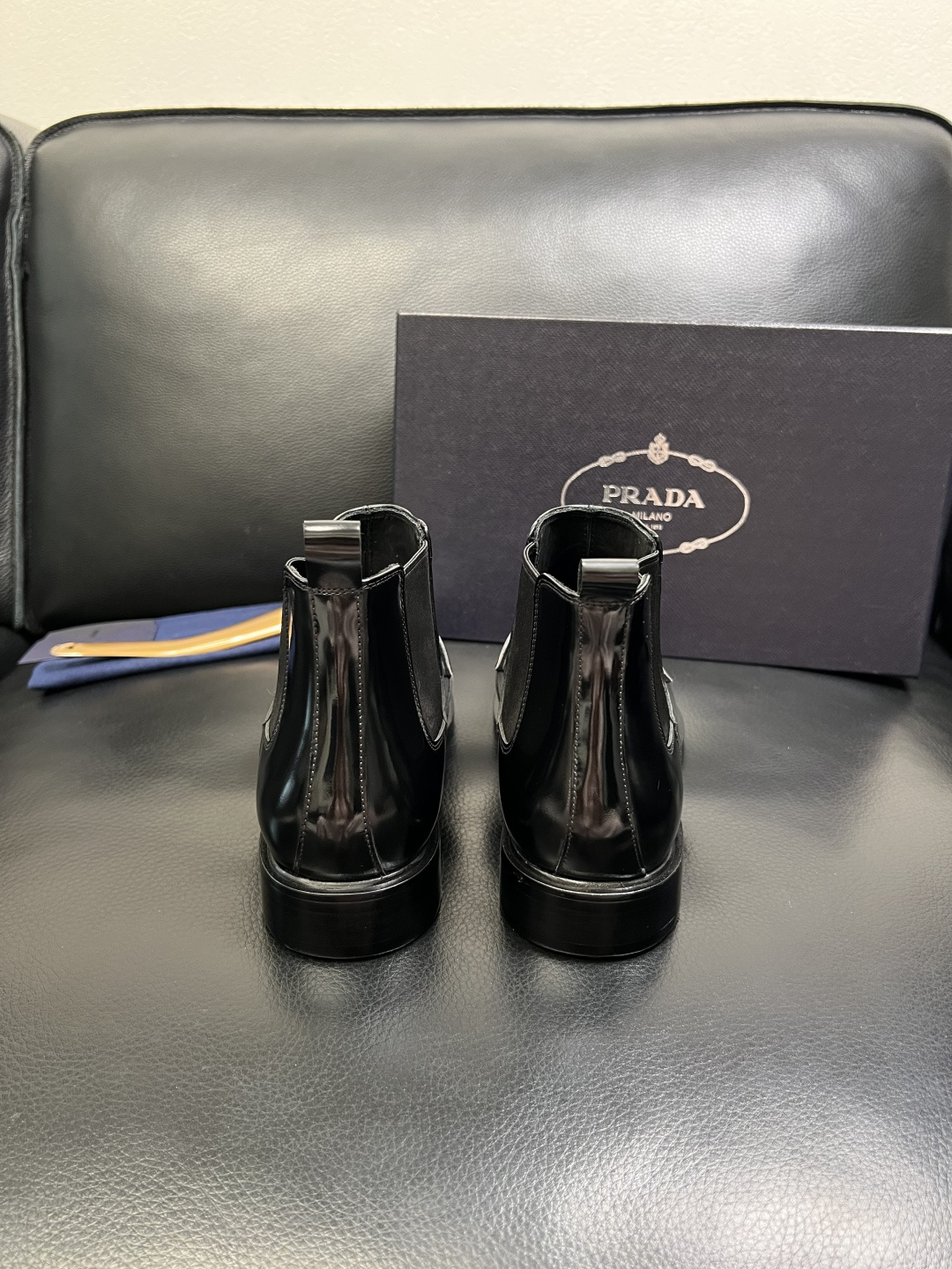 PRADA 高品质 顶级工艺品 普拉达 皮鞋专柜同步 原厂配置，意大利进口原版牛皮面料，透气舒适进口水染