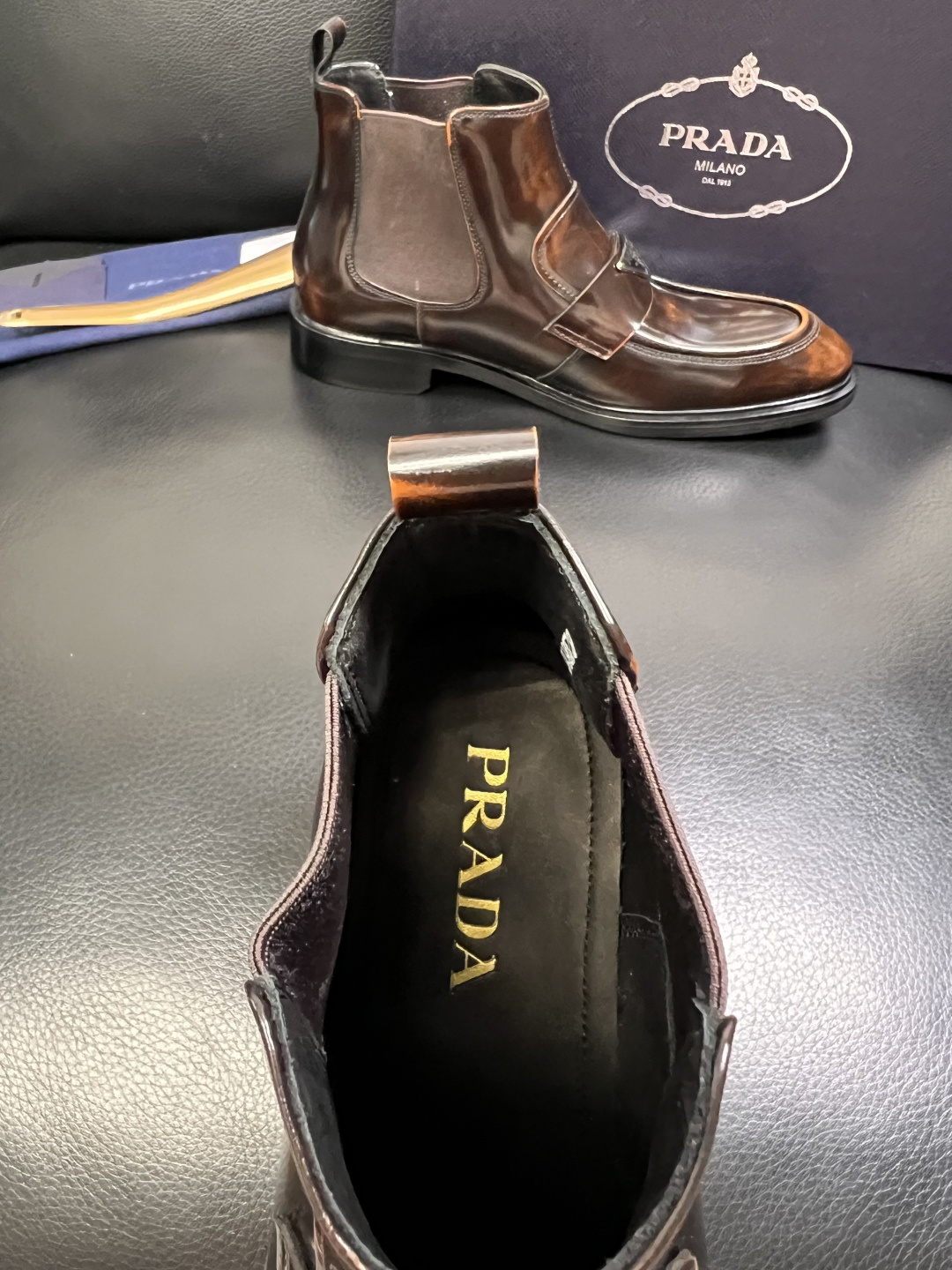 PRADA 高品质 顶级工艺品 普拉达 皮鞋专柜同步 原厂配置，意大利进口原版牛皮面料，透气舒适进口水染