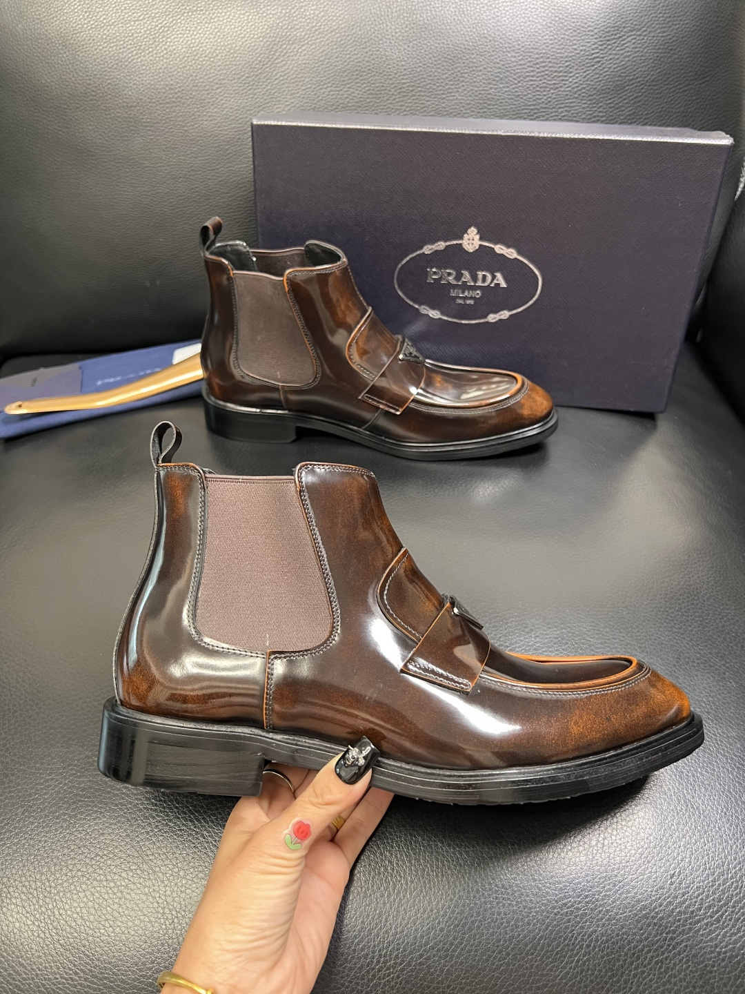 PRADA 高品质 顶级工艺品 普拉达 皮鞋专柜同步 原厂配置，意大利进口原版牛皮面料，透气舒适进口水染