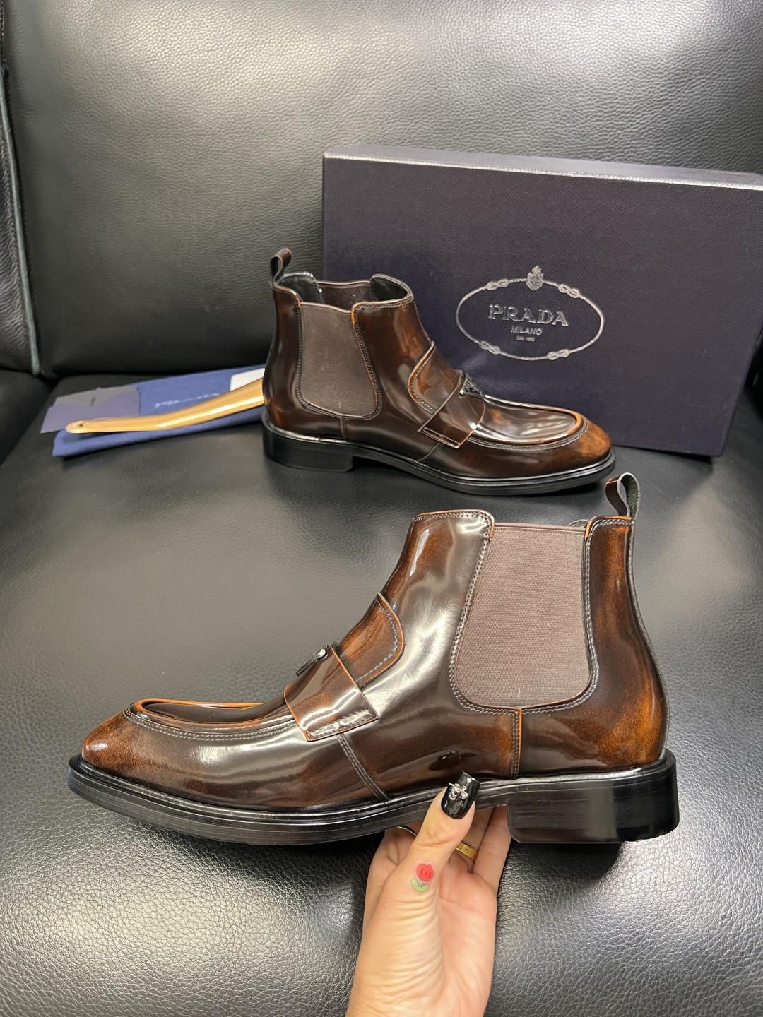 PRADA 高品质 顶级工艺品 普拉达 皮鞋专柜同步 原厂配置，意大利进口原版牛皮面料，透气舒适进口水染