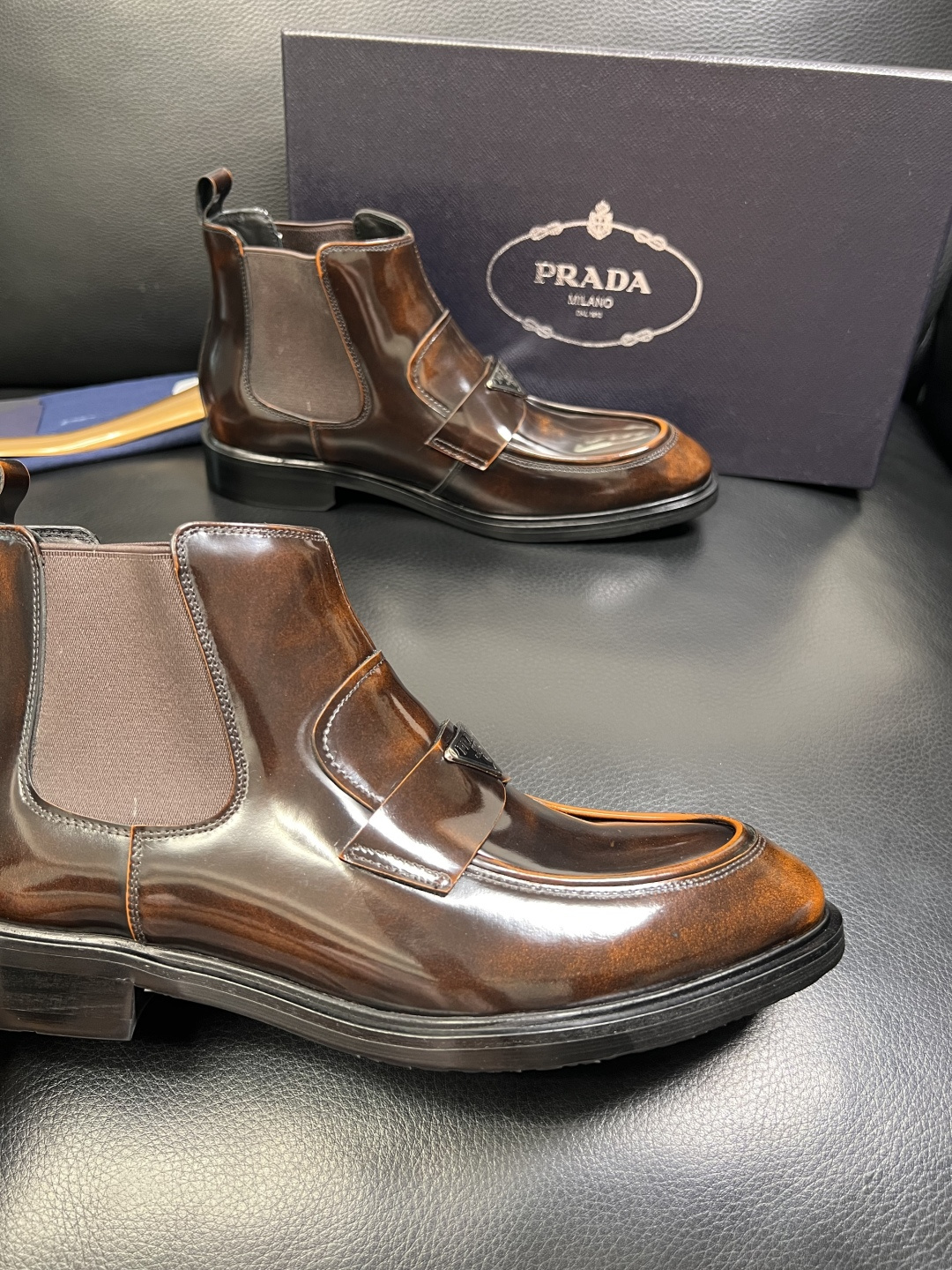 PRADA 高品质 顶级工艺品 普拉达 皮鞋专柜同步 原厂配置，意大利进口原版牛皮面料，透气舒适进口水染