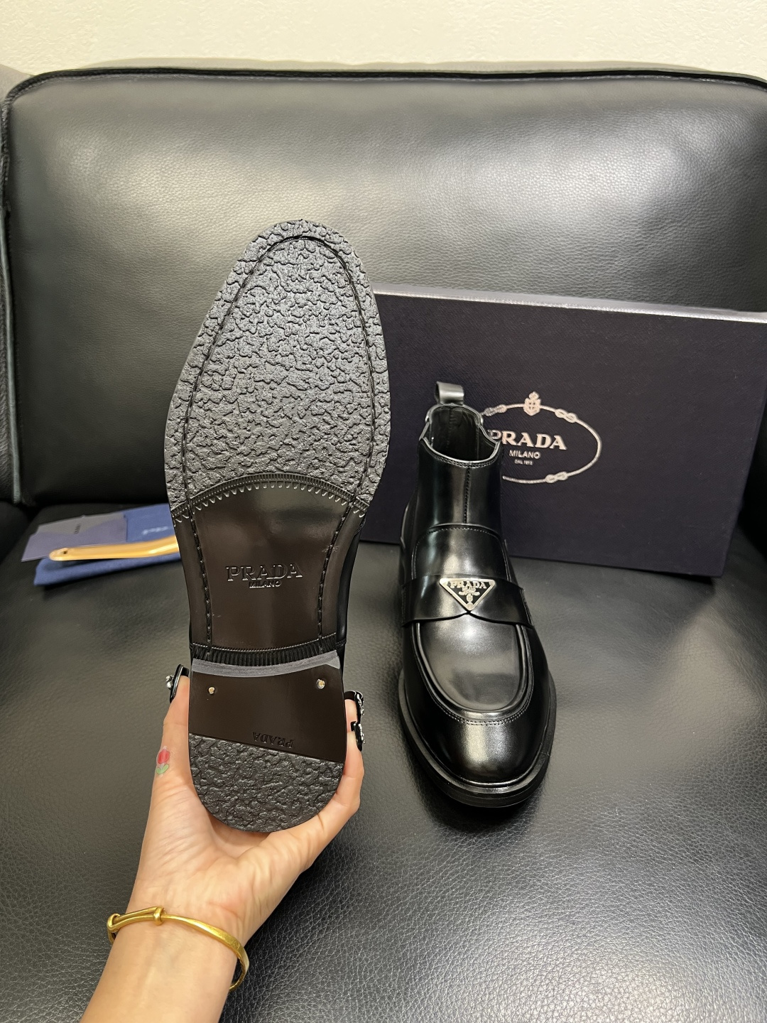 PRADA 高品质 顶级工艺品 普拉达 皮鞋专柜同步 原厂配置，意大利进口原版牛皮面料，透气舒适进口水染