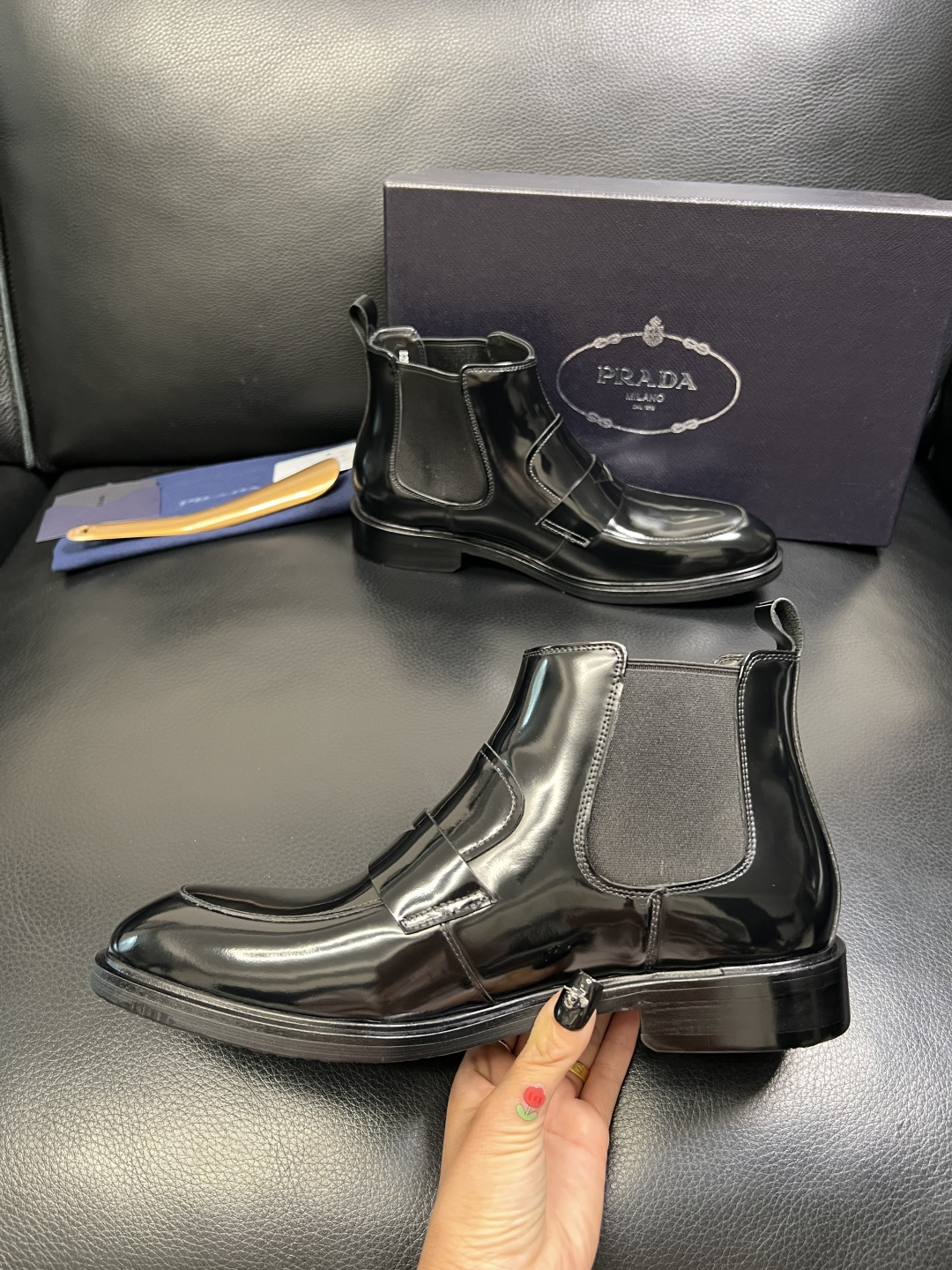 PRADA 高品质 顶级工艺品 普拉达 皮鞋专柜同步 原厂配置，意大利进口原版牛皮面料，透气舒适进口水染