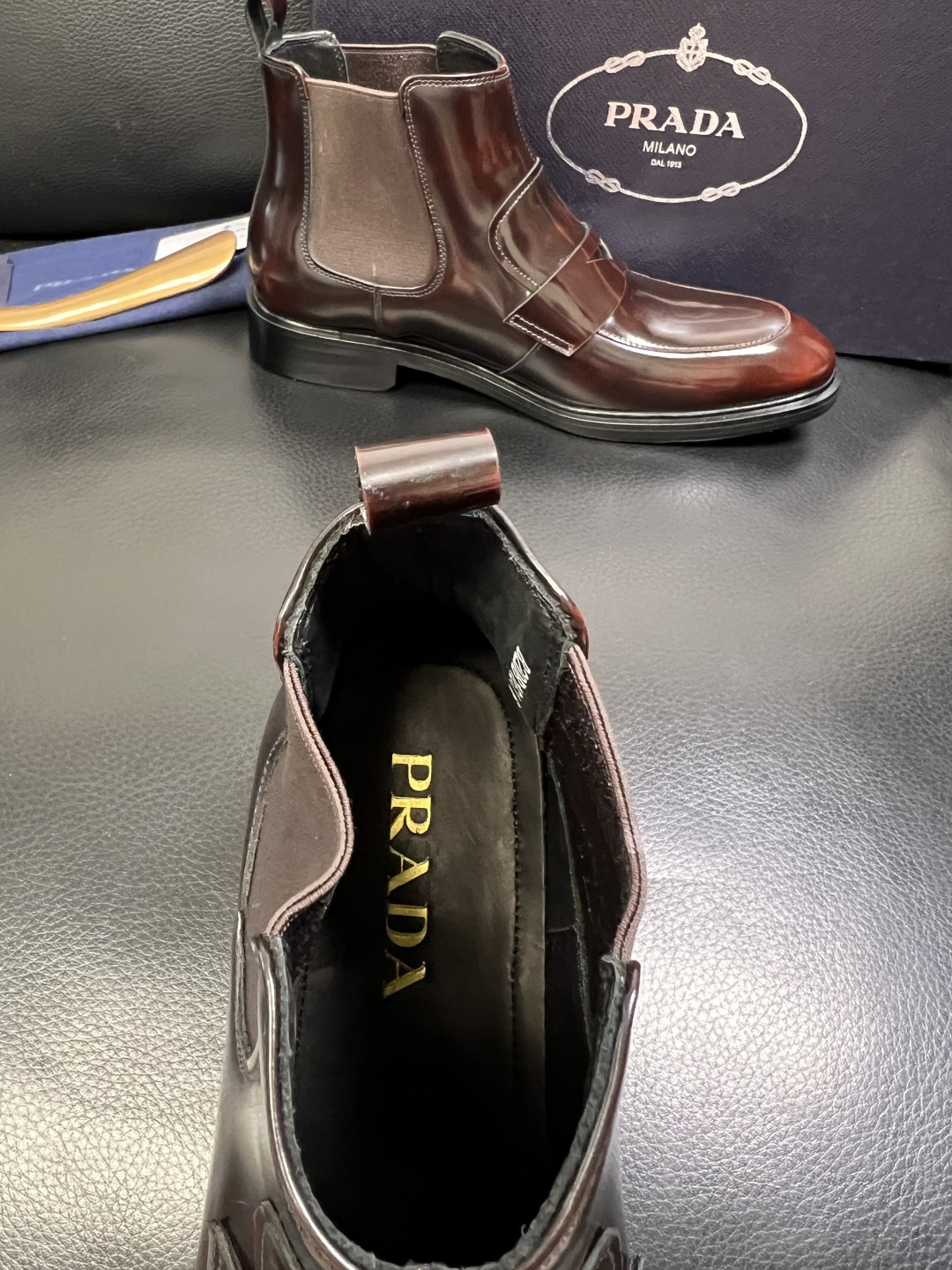 PRADA 高品质 顶级工艺品 普拉达 皮鞋专柜同步 原厂配置，意大利进口原版牛皮面料，透气舒适进口水染