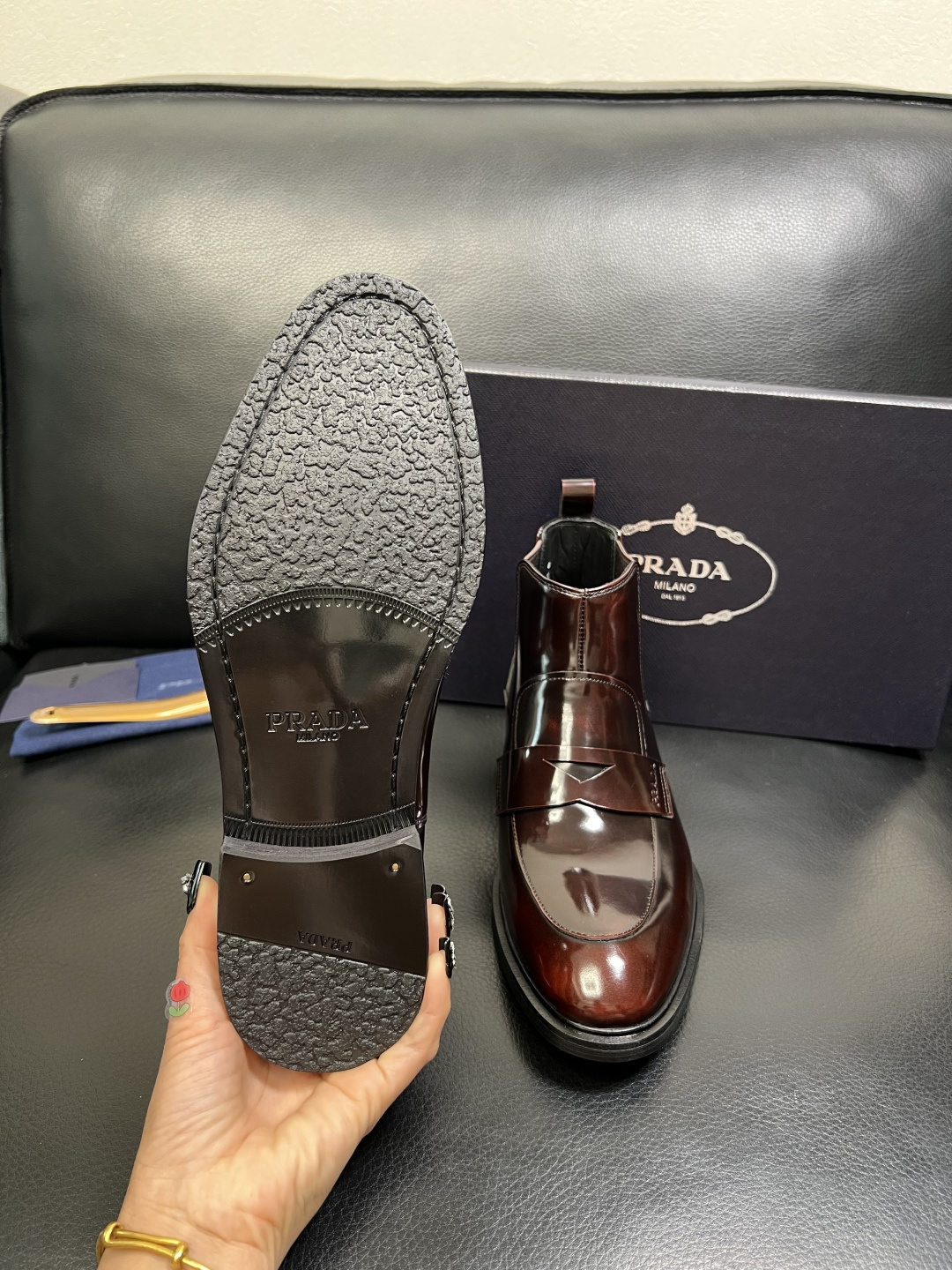 PRADA 高品质 顶级工艺品 普拉达 皮鞋专柜同步 原厂配置，意大利进口原版牛皮面料，透气舒适进口水染