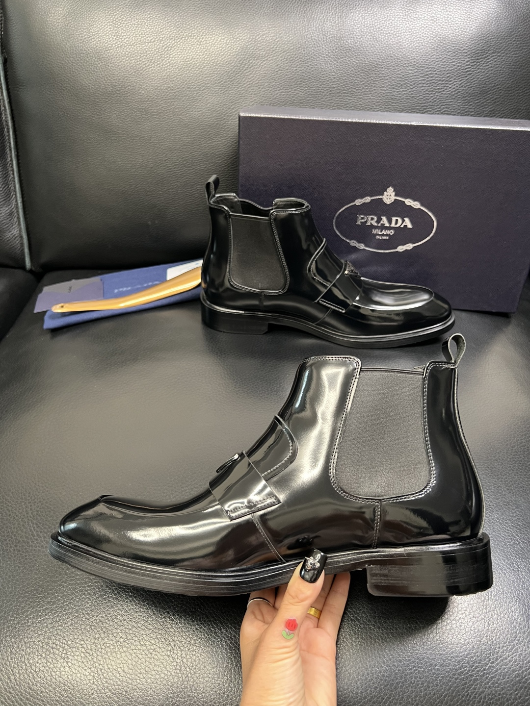 PRADA 高品质 顶级工艺品 普拉达 皮鞋专柜同步 原厂配置，意大利进口原版牛皮面料，透气舒适进口水染