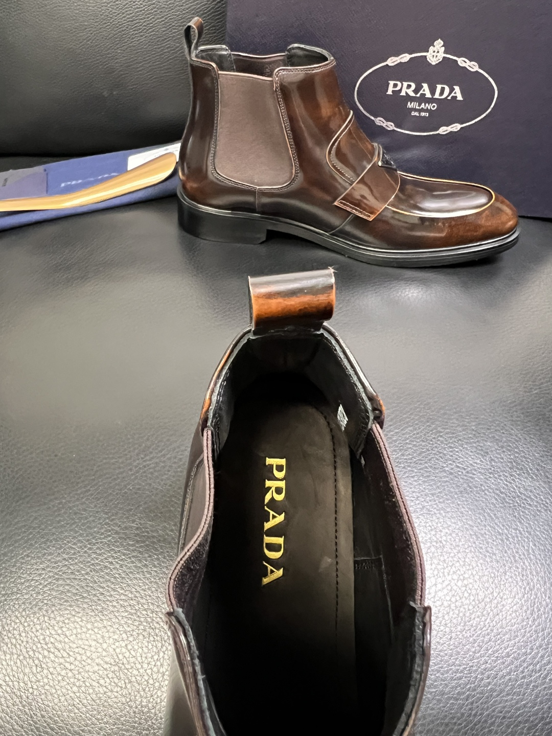 PRADA 高品质 顶级工艺品 普拉达 皮鞋专柜同步 原厂配置，意大利进口原版牛皮面料，透气舒适进口水染