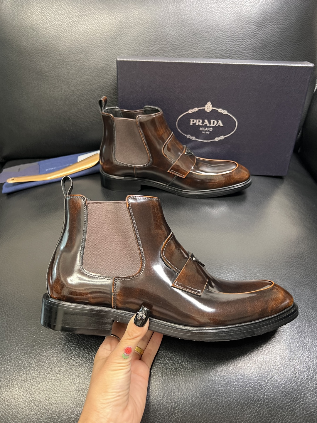 PRADA 高品质 顶级工艺品 普拉达 皮鞋专柜同步 原厂配置，意大利进口原版牛皮面料，透气舒适进口水染