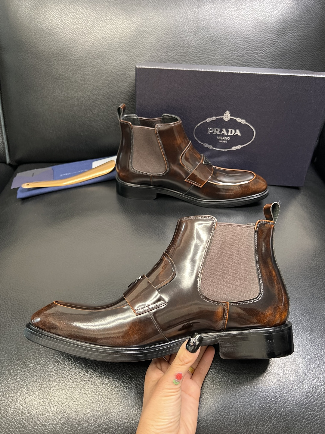 PRADA 高品质 顶级工艺品 普拉达 皮鞋专柜同步 原厂配置，意大利进口原版牛皮面料，透气舒适进口水染