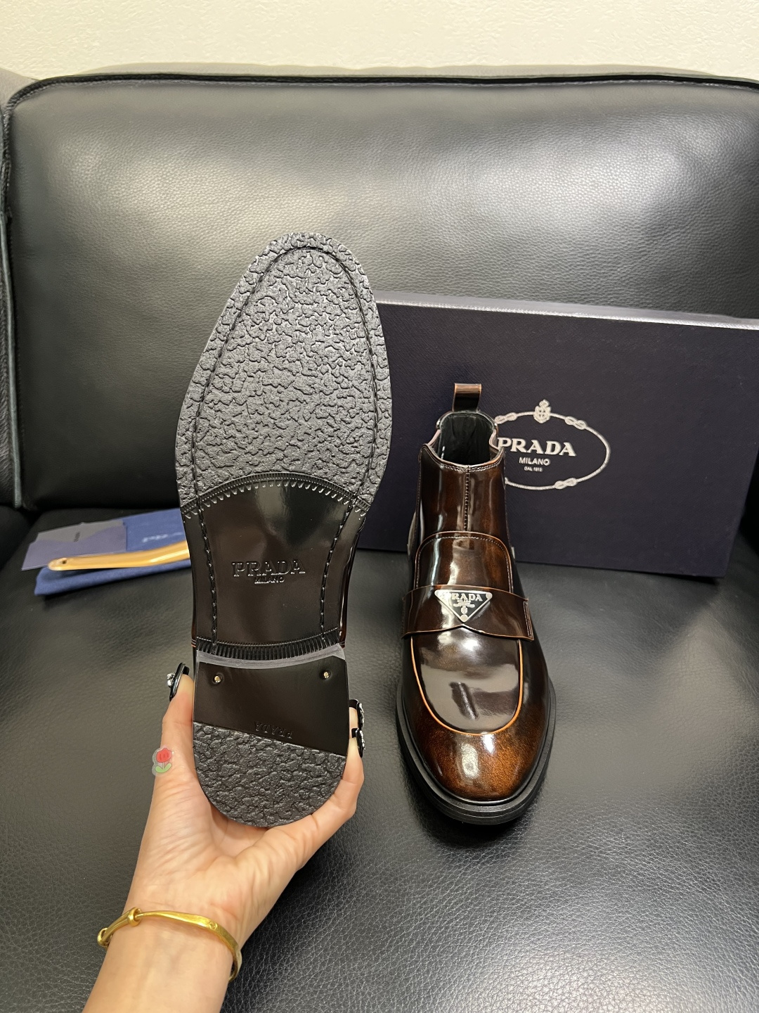 PRADA 高品质 顶级工艺品 普拉达 皮鞋专柜同步 原厂配置，意大利进口原版牛皮面料，透气舒适进口水染