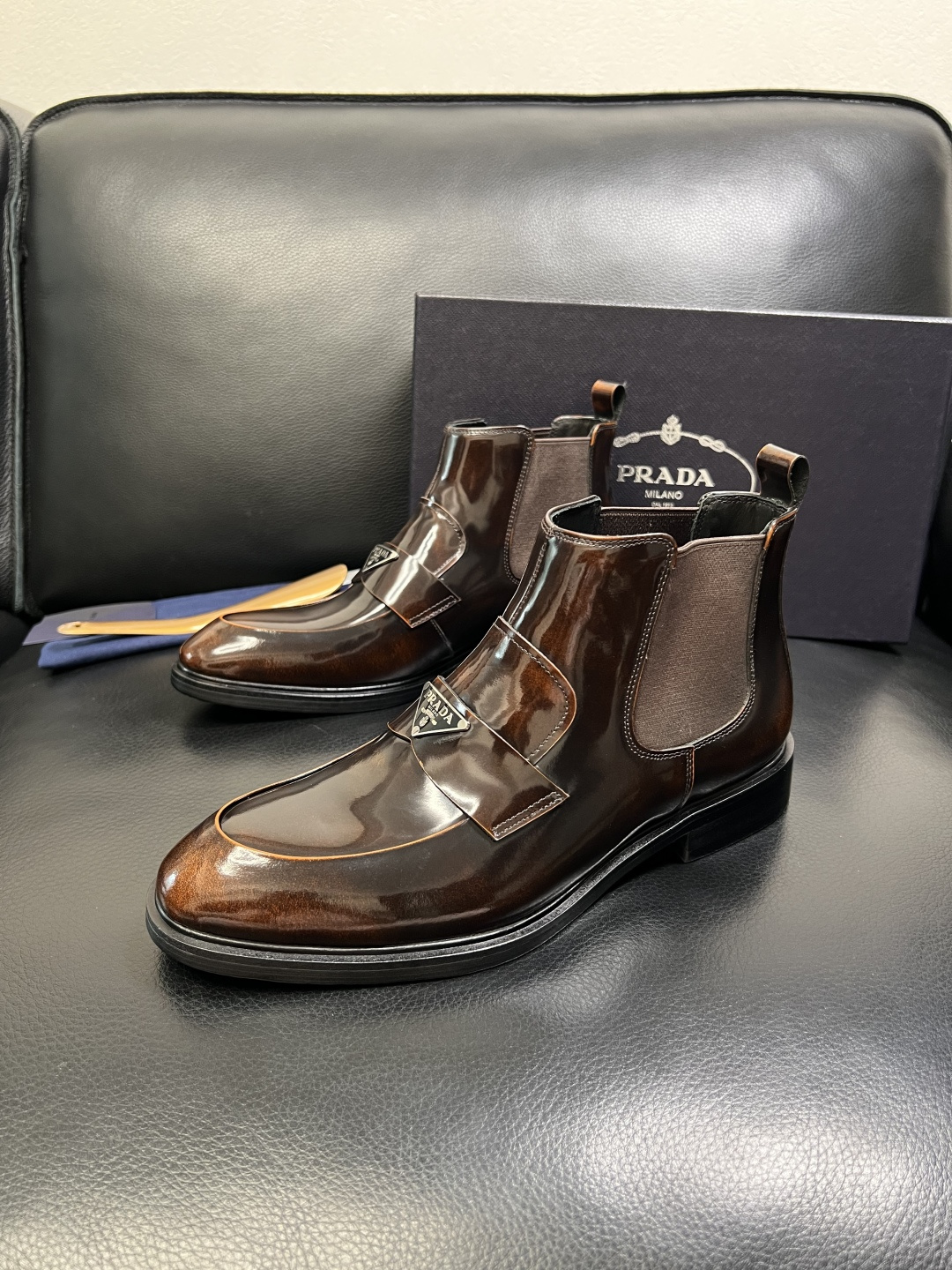 PRADA 高品质 顶级工艺品 普拉达 皮鞋专柜同步 原厂配置，意大利进口原版牛皮面料，透气舒适进口水染
