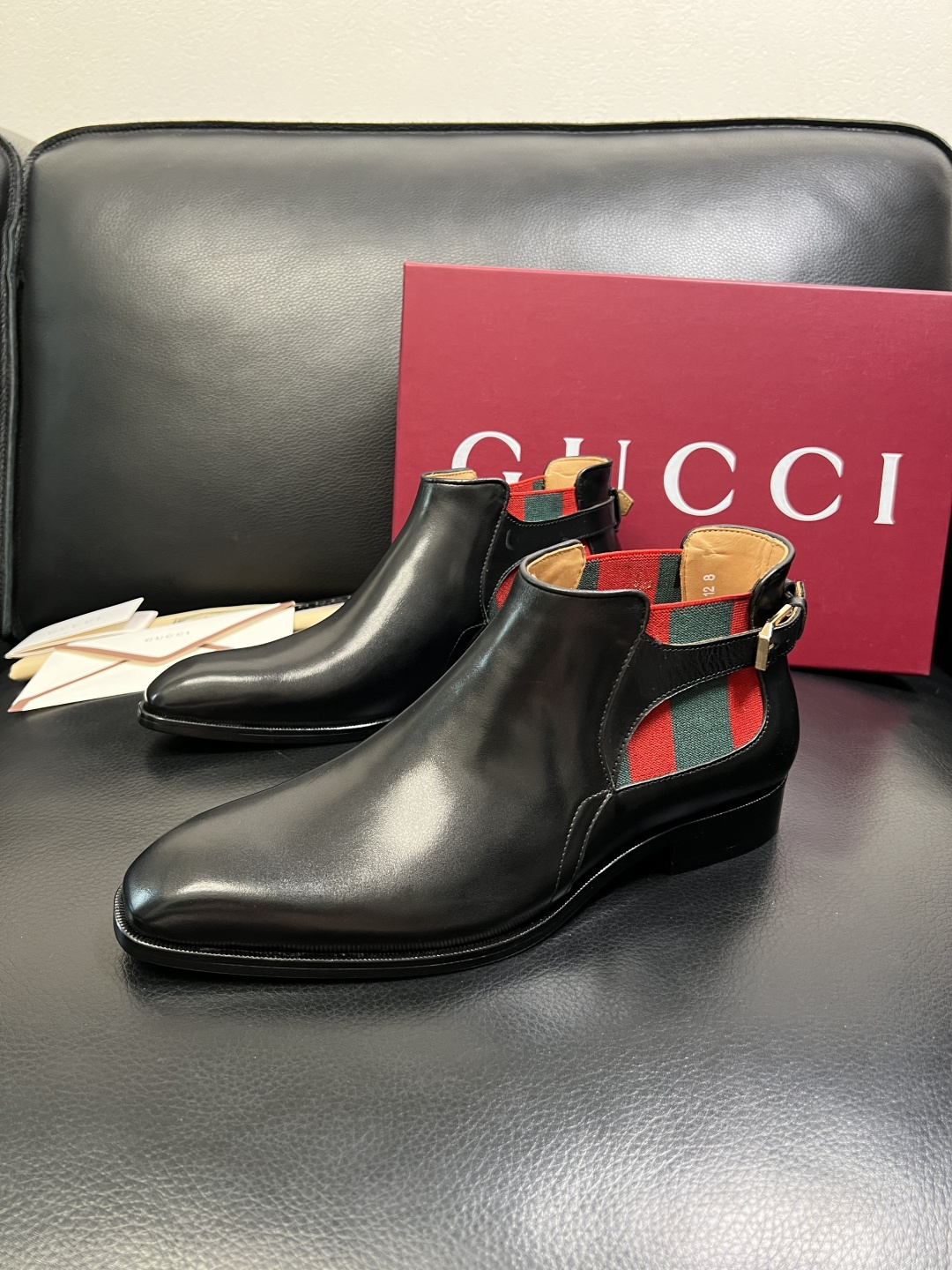 Gucci 高品质 顶级工艺品 古奇 皮鞋系列专柜同步 原厂配置，意大利进口原版牛皮，进口水染牛里 ，鞋