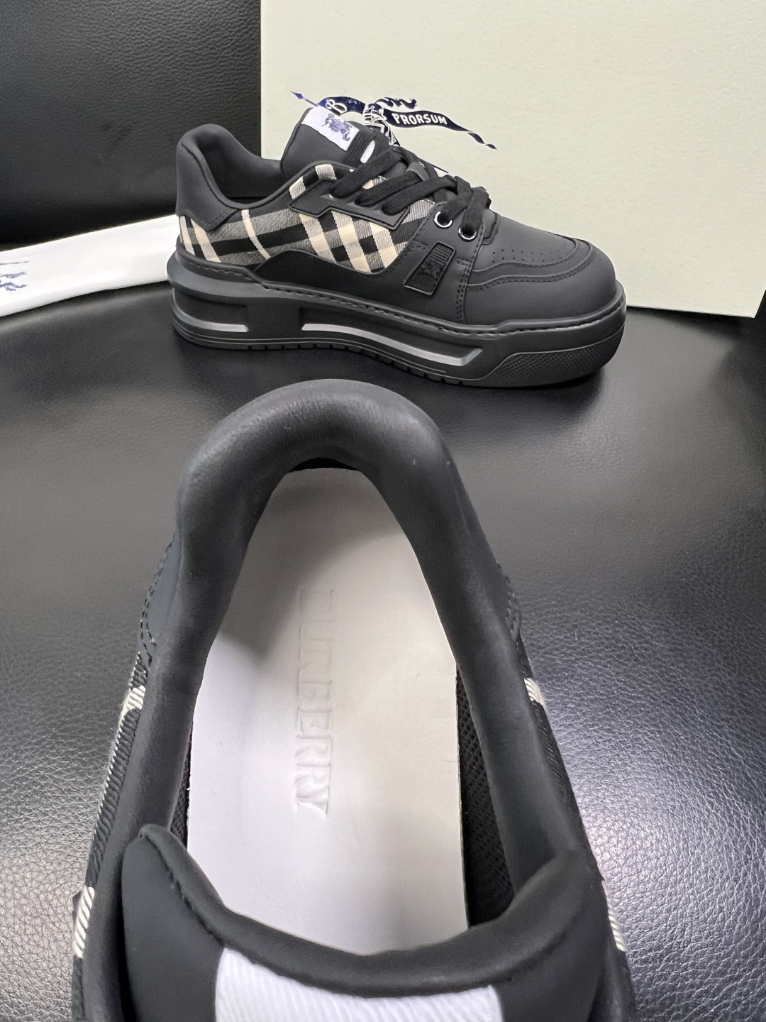 BURBERRY 顶级工艺品 巴宝莉 专柜同步，原厂配置意大利进口牛皮面料，高品质复杂拼接工艺，进口牛皮