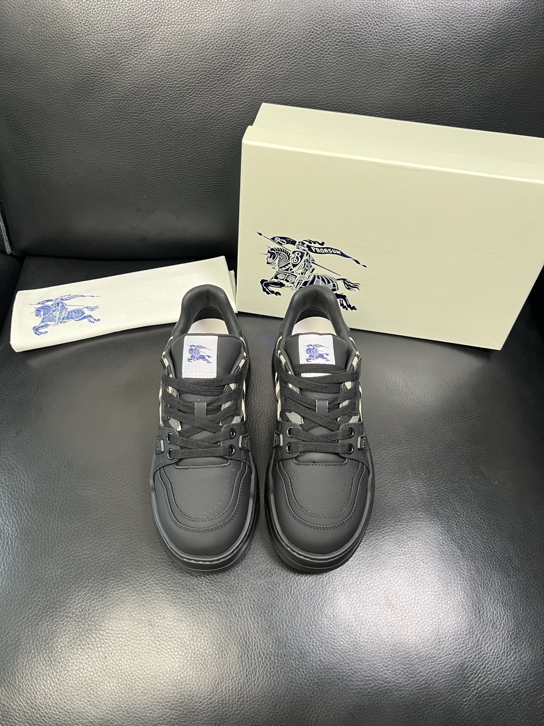 BURBERRY 顶级工艺品 巴宝莉 专柜同步，原厂配置意大利进口牛皮面料，高品质复杂拼接工艺，进口牛皮