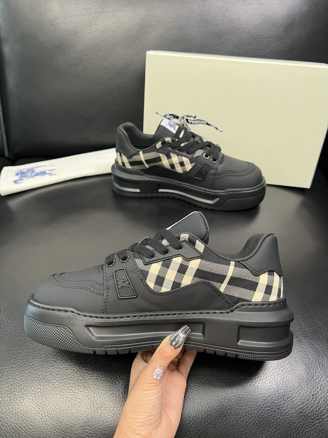 BURBERRY 顶级工艺品 巴宝莉 专柜同步，原厂配置意大利进口牛皮面料，高品质复杂拼接工艺，进口牛皮