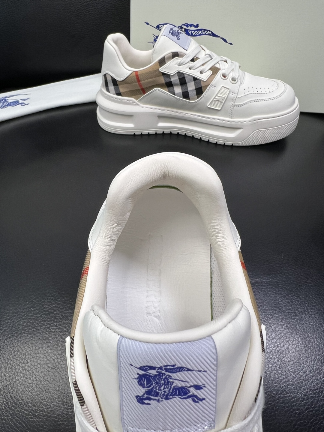 BURBERRY 顶级工艺品 巴宝莉 专柜同步，原厂配置意大利进口牛皮面料，高品质复杂拼接工艺，进口牛皮