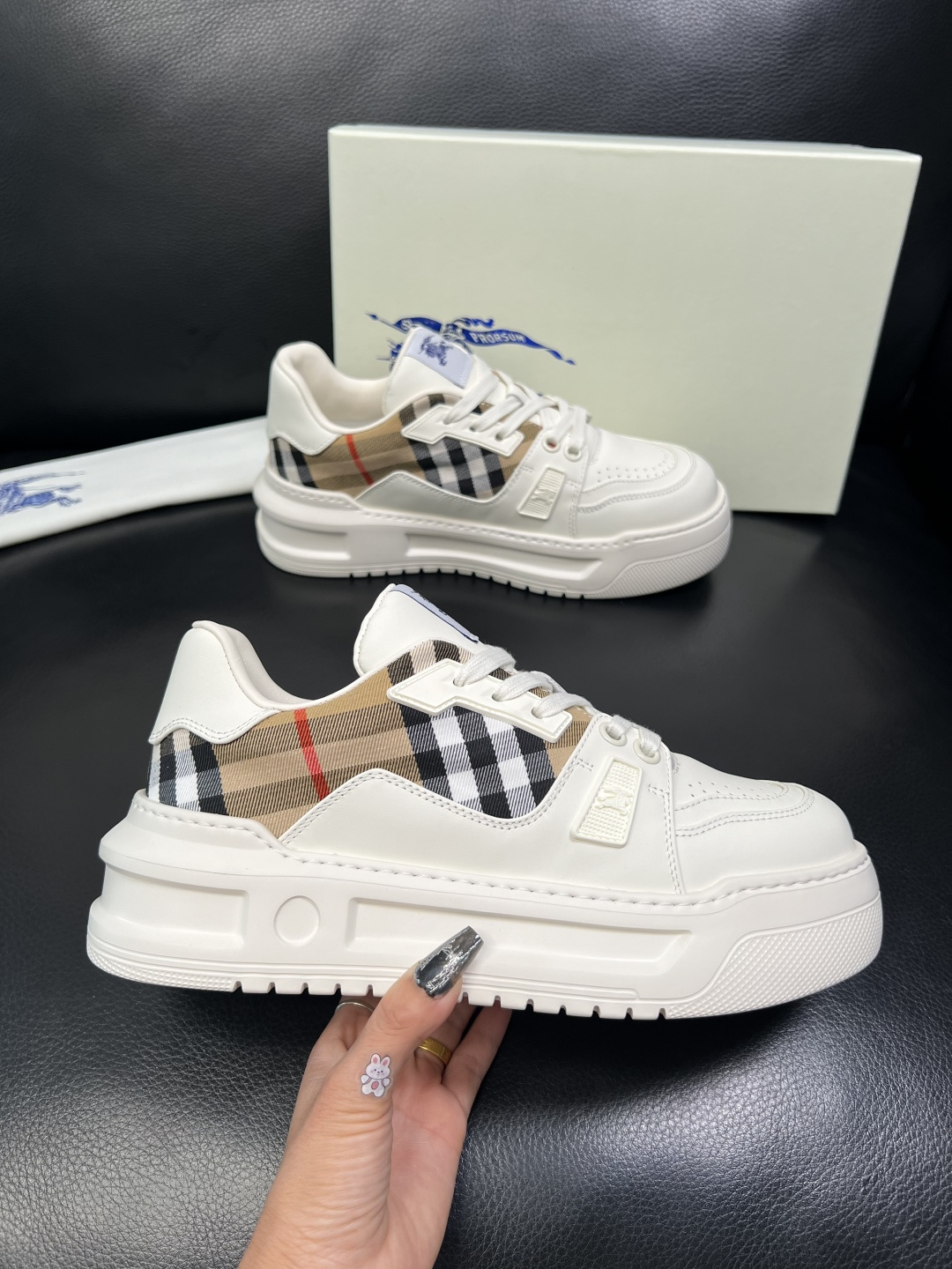 BURBERRY 顶级工艺品 巴宝莉 专柜同步，原厂配置意大利进口牛皮面料，高品质复杂拼接工艺，进口牛皮