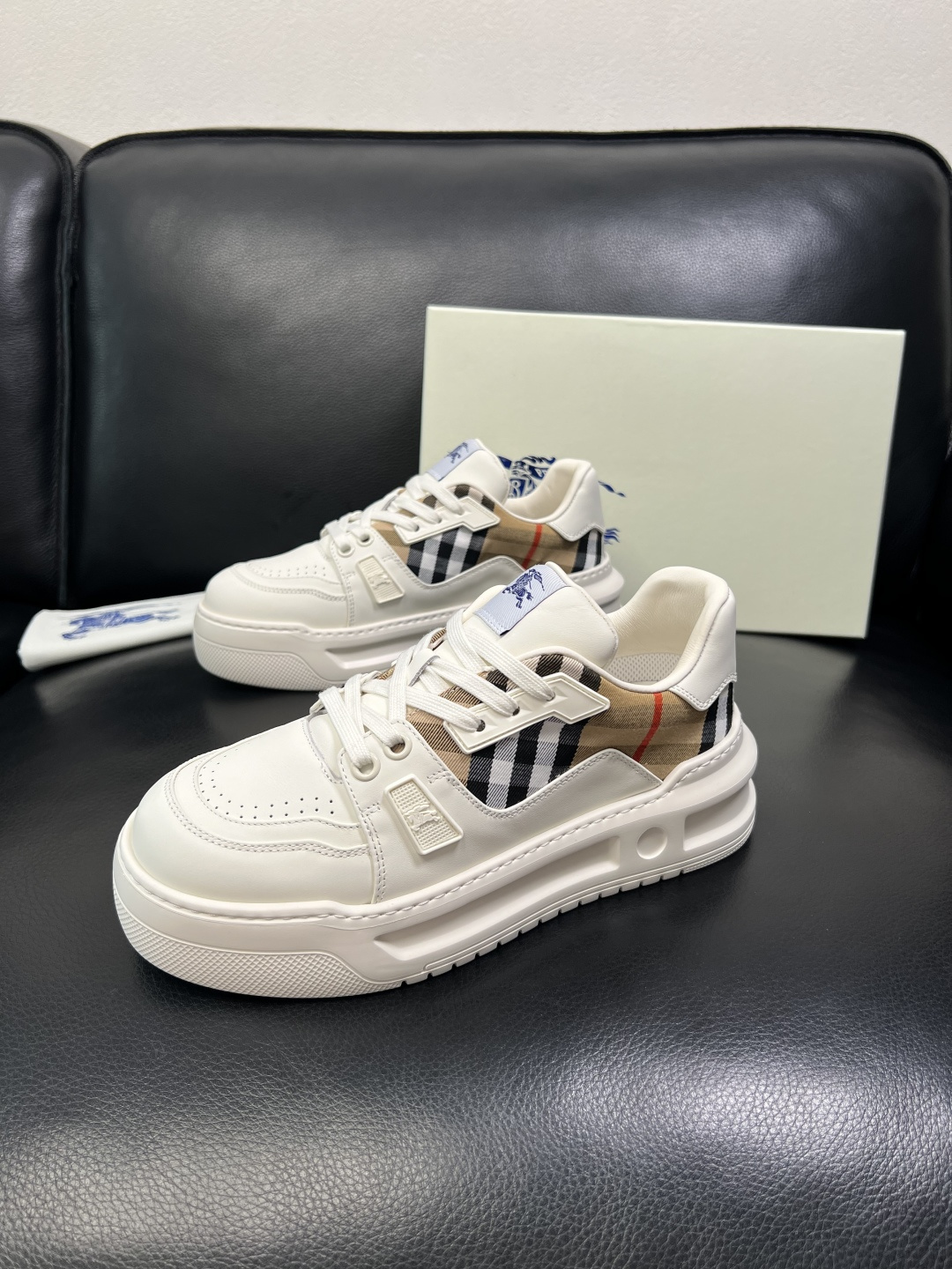 BURBERRY 顶级工艺品 巴宝莉 专柜同步，原厂配置意大利进口牛皮面料，高品质复杂拼接工艺，进口牛皮