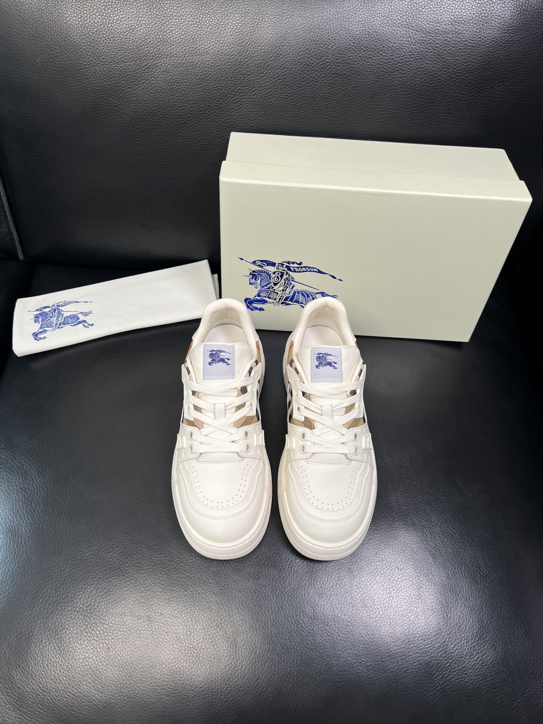 BURBERRY 顶级工艺品 巴宝莉 专柜同步，原厂配置意大利进口牛皮面料，高品质复杂拼接工艺，进口牛皮