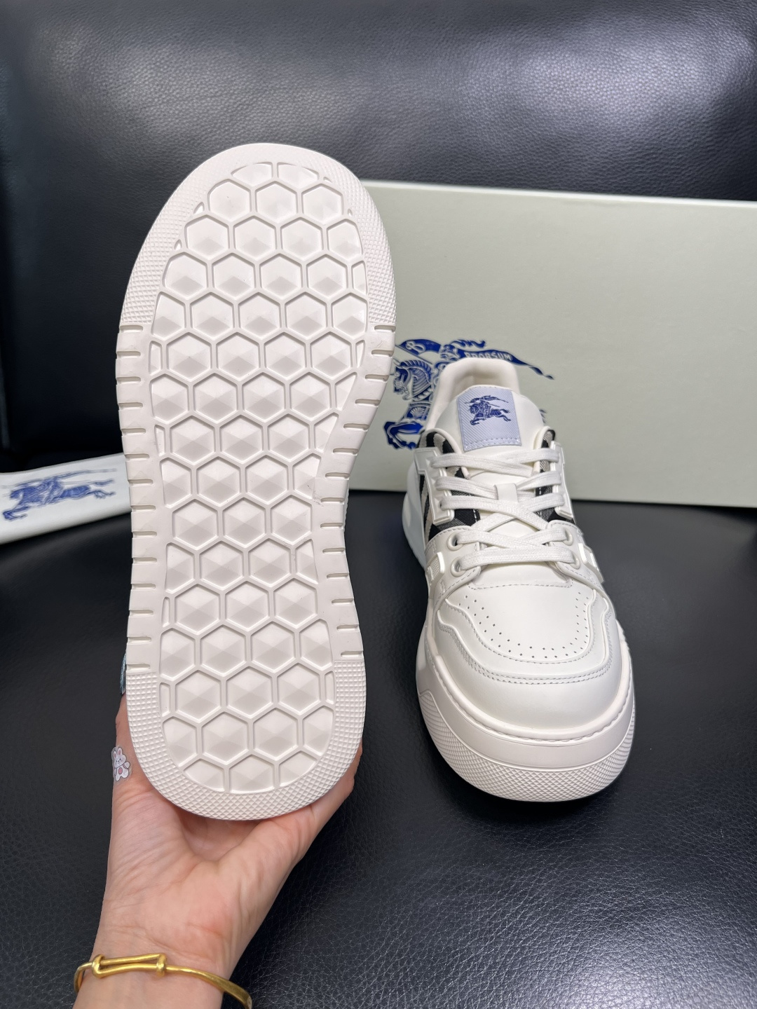 BURBERRY 顶级工艺品 巴宝莉 专柜同步，原厂配置意大利进口牛皮面料，高品质复杂拼接工艺，进口牛皮