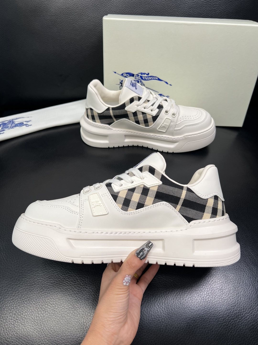 BURBERRY 顶级工艺品 巴宝莉 专柜同步，原厂配置意大利进口牛皮面料，高品质复杂拼接工艺，进口牛皮