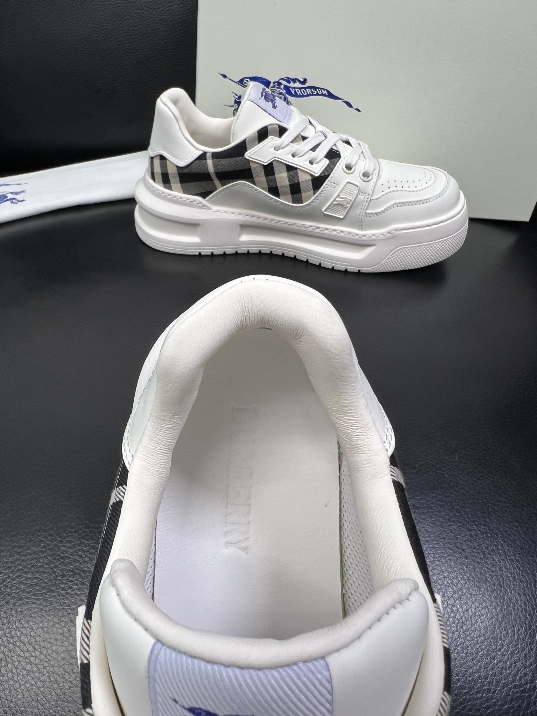 BURBERRY 顶级工艺品 巴宝莉 专柜同步，原厂配置意大利进口牛皮面料，高品质复杂拼接工艺，进口牛皮