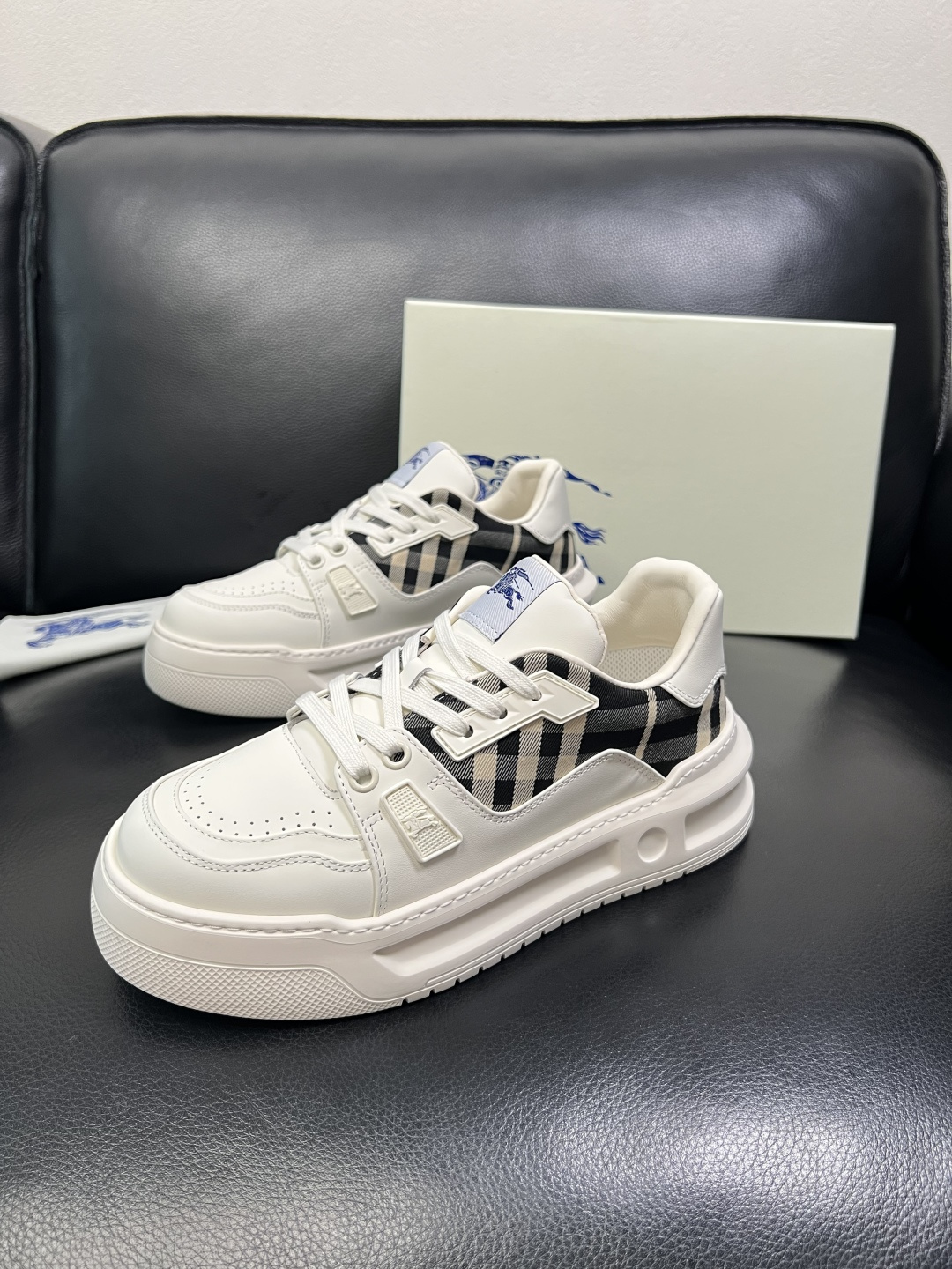 BURBERRY 顶级工艺品 巴宝莉 专柜同步，原厂配置意大利进口牛皮面料，高品质复杂拼接工艺，进口牛皮