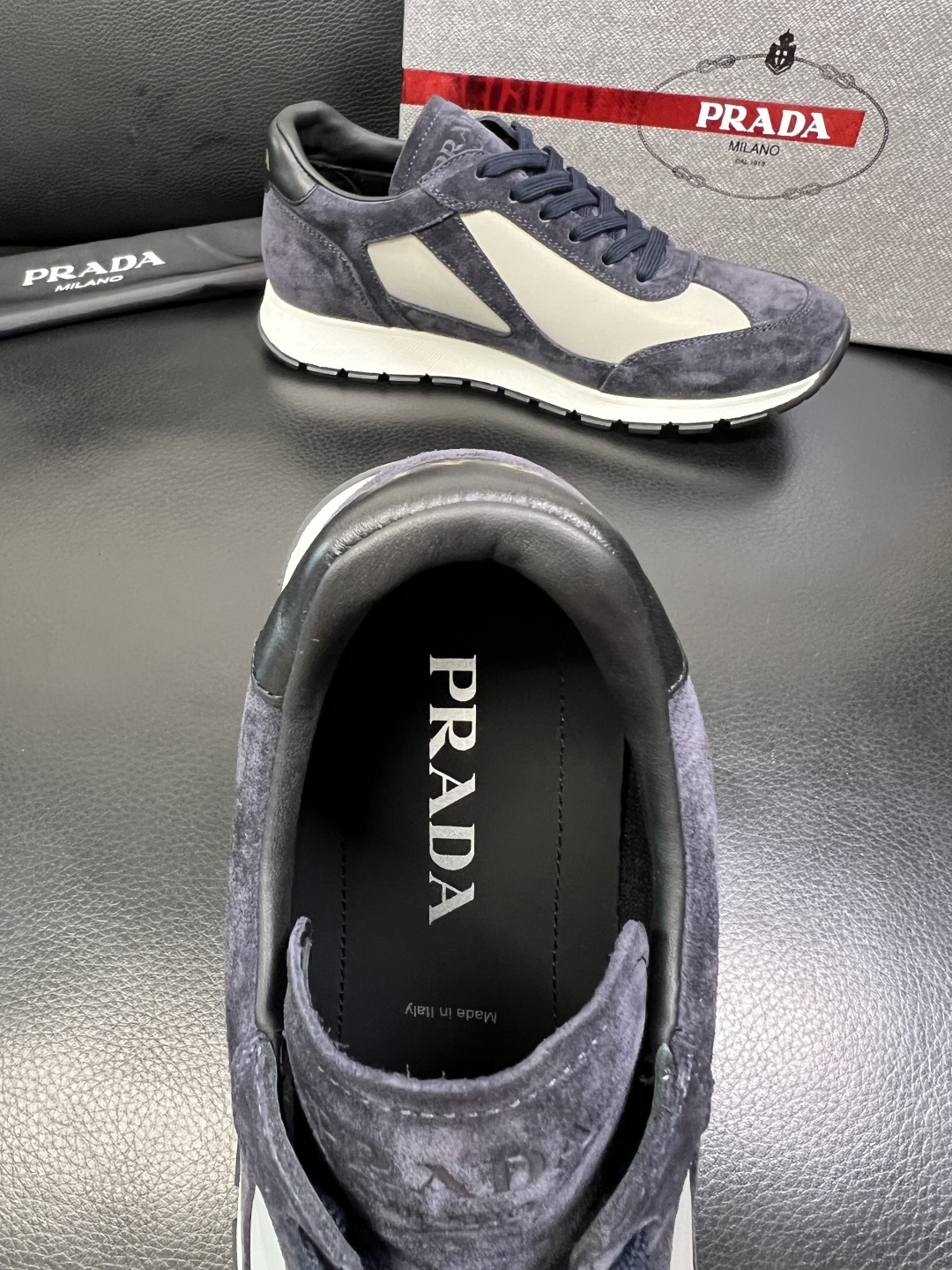 PRADA 高品质 顶级工艺品 普拉达 专柜同步 原厂配置，意大利进口原版牛皮面料，透气舒适进口水染牛里