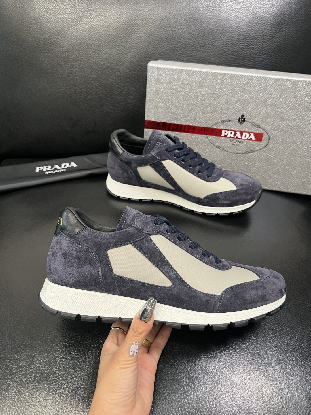 PRADA 高品质 顶级工艺品 普拉达 专柜同步 原厂配置，意大利进口原版牛皮面料，透气舒适进口水染牛里