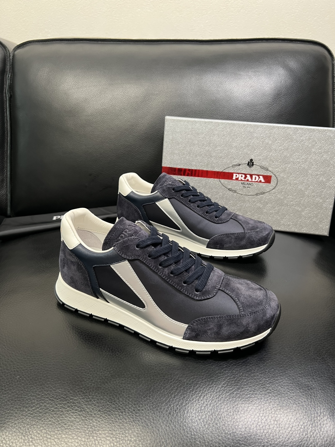 NO:604468,PRADA High-quality top crafts Prada counters synchronized with original factory configuration, original cowhide fabric imported from Italy, breathable and comfortable imported water-dyed cowhide lining, soles specially provided by the original factory and super comfortable, original factory order code number 39-44 (order 38 45),, prada, prada, cowhide19860909PRADA 高品质 顶级工艺品 普拉达 专柜同步 原厂配置,意大利进口原版牛皮面料,透气舒适进口水染牛里垫,鞋底原厂特供原版底超级舒适,原厂跟单货码数 39-44（订 38 45）,,prada,prada,cowhide,Men's shoes