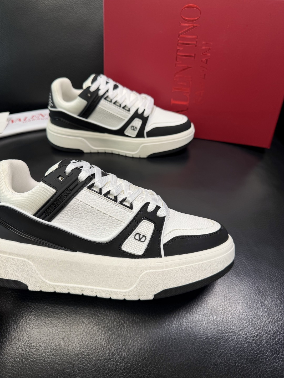 VALENTINO 高品质 顶级工艺品 华伦天奴，运动板鞋专柜同步，鞋面意大利进口，高品质拼接缤纷色彩复