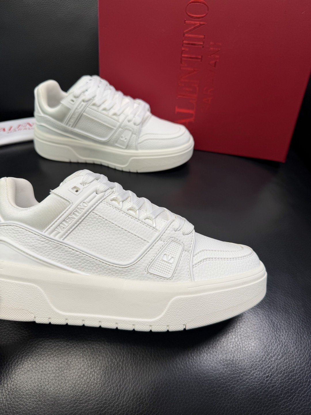 VALENTINO 高品质 顶级工艺品 华伦天奴，运动板鞋专柜同步，鞋面意大利进口，高品质拼接缤纷色彩复