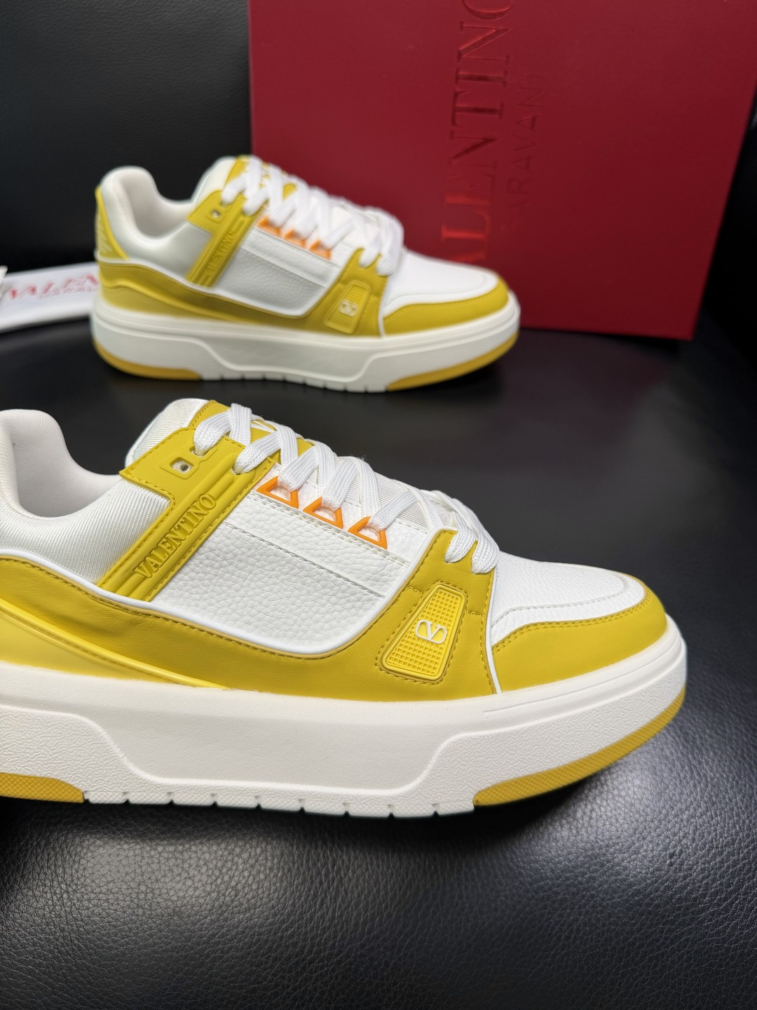 VALENTINO 高品质 顶级工艺品 华伦天奴，运动板鞋专柜同步，鞋面意大利进口，高品质拼接缤纷色彩复