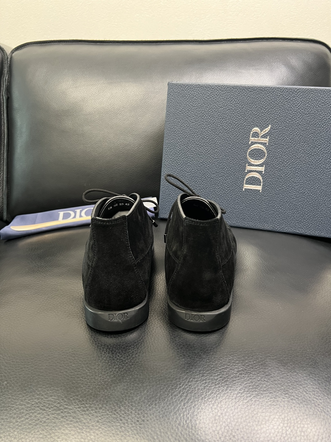 Dior 顶级工艺品 迪奥 专柜同步 原厂配置，意大利进口原版牛皮拼布面料，透气舒适进口水染牛里垫，鞋底