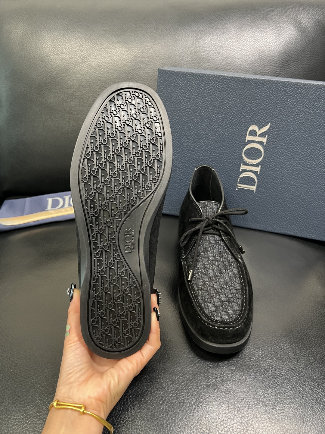 Dior 顶级工艺品 迪奥 专柜同步 原厂配置，意大利进口原版牛皮拼布面料，透气舒适进口水染牛里垫，鞋底