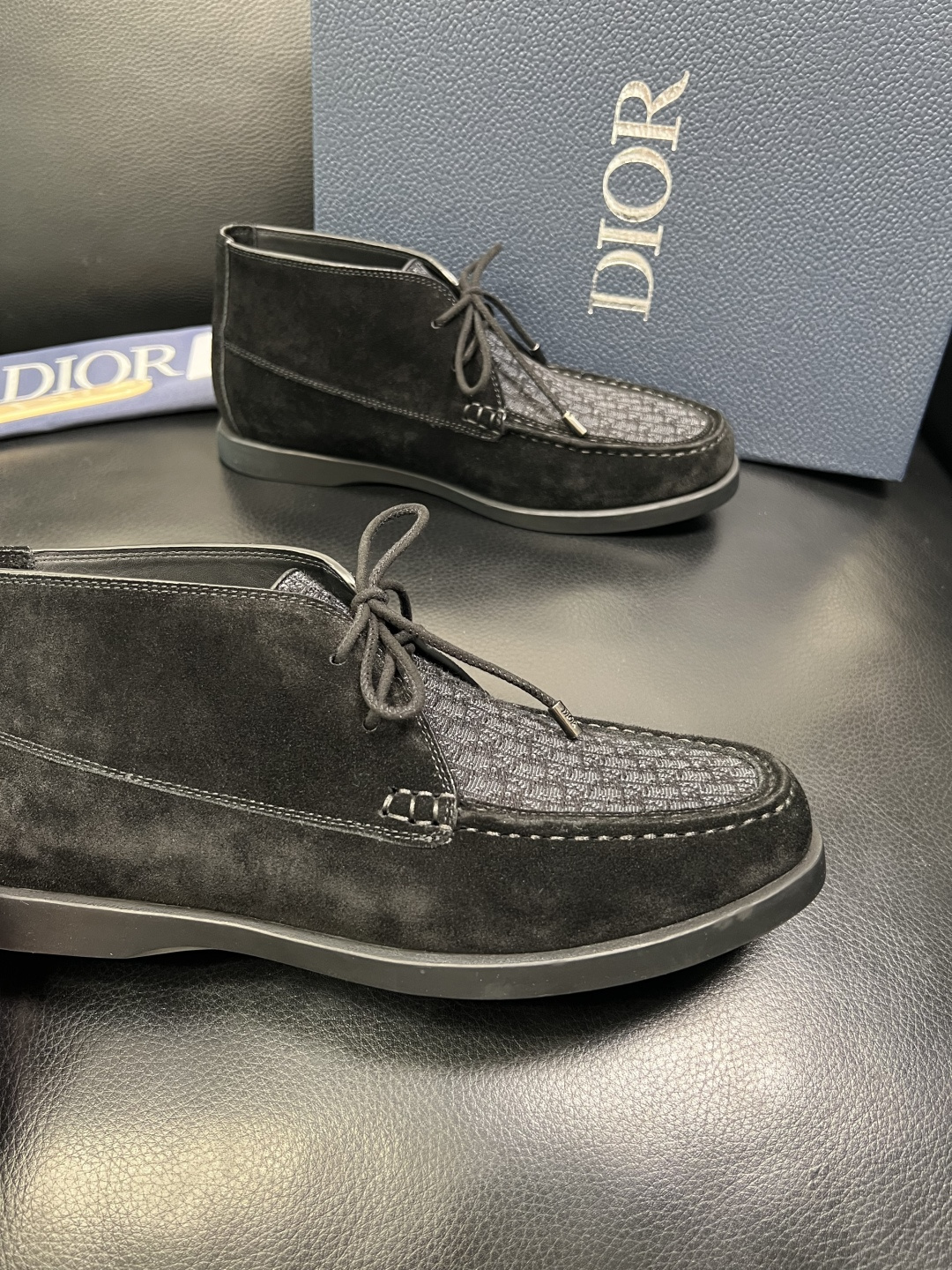 Dior 顶级工艺品 迪奥 专柜同步 原厂配置，意大利进口原版牛皮拼布面料，透气舒适进口水染牛里垫，鞋底