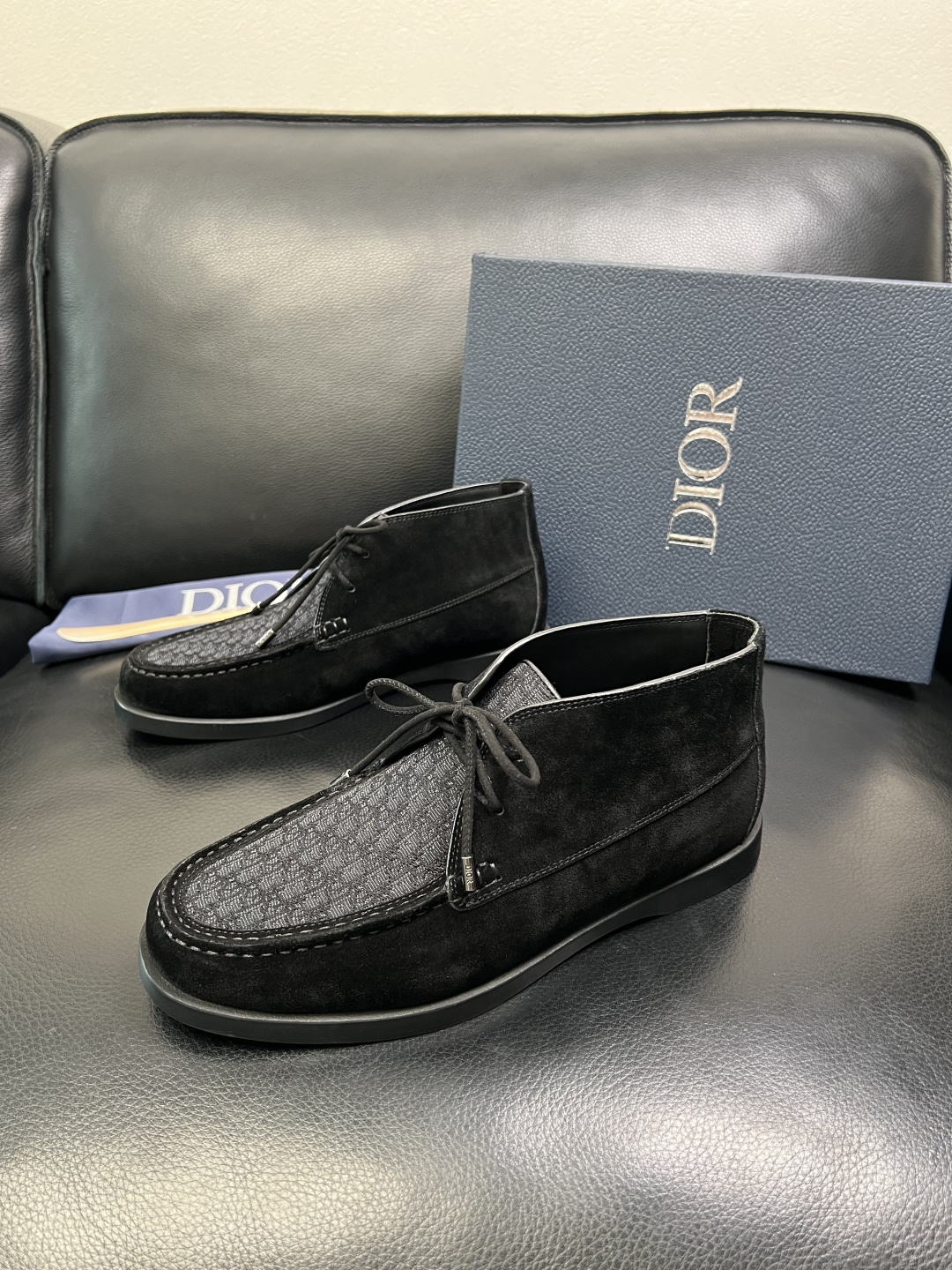 Dior 顶级工艺品 迪奥 专柜同步 原厂配置，意大利进口原版牛皮拼布面料，透气舒适进口水染牛里垫，鞋底