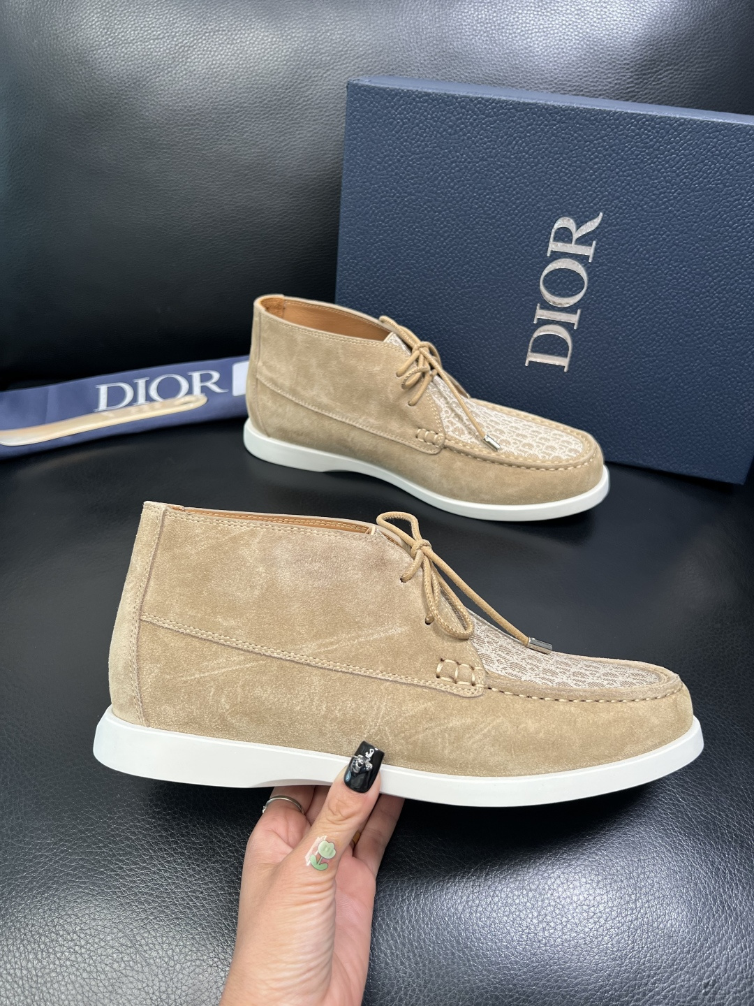 Dior 顶级工艺品 迪奥 专柜同步 原厂配置，意大利进口原版牛皮拼布面料，透气舒适进口水染牛里垫，鞋底