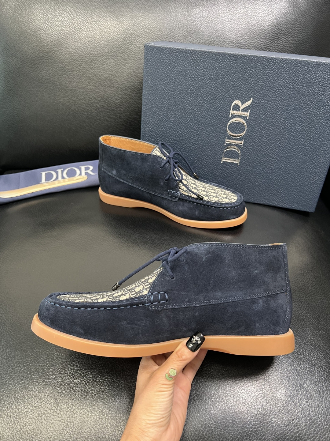 Dior 顶级工艺品 迪奥 专柜同步 原厂配置，意大利进口原版牛皮拼布面料，透气舒适进口水染牛里垫，鞋底