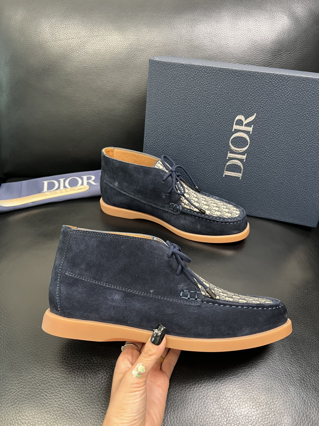Dior 顶级工艺品 迪奥 专柜同步 原厂配置，意大利进口原版牛皮拼布面料，透气舒适进口水染牛里垫，鞋底