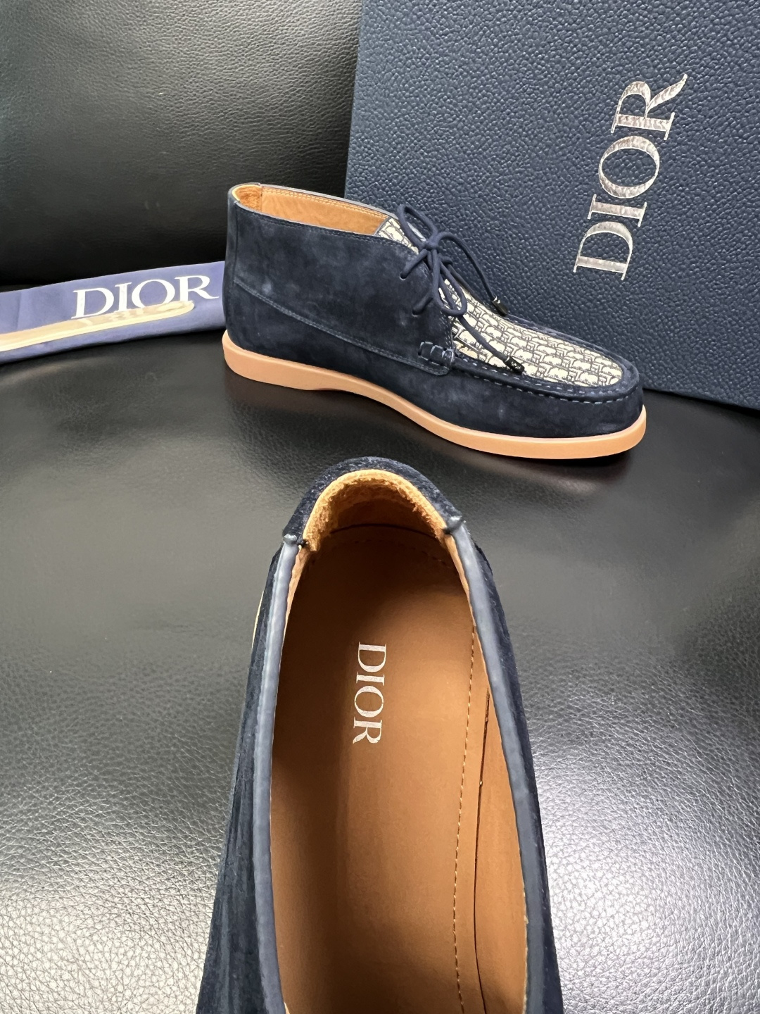 Dior 顶级工艺品 迪奥 专柜同步 原厂配置，意大利进口原版牛皮拼布面料，透气舒适进口水染牛里垫，鞋底
