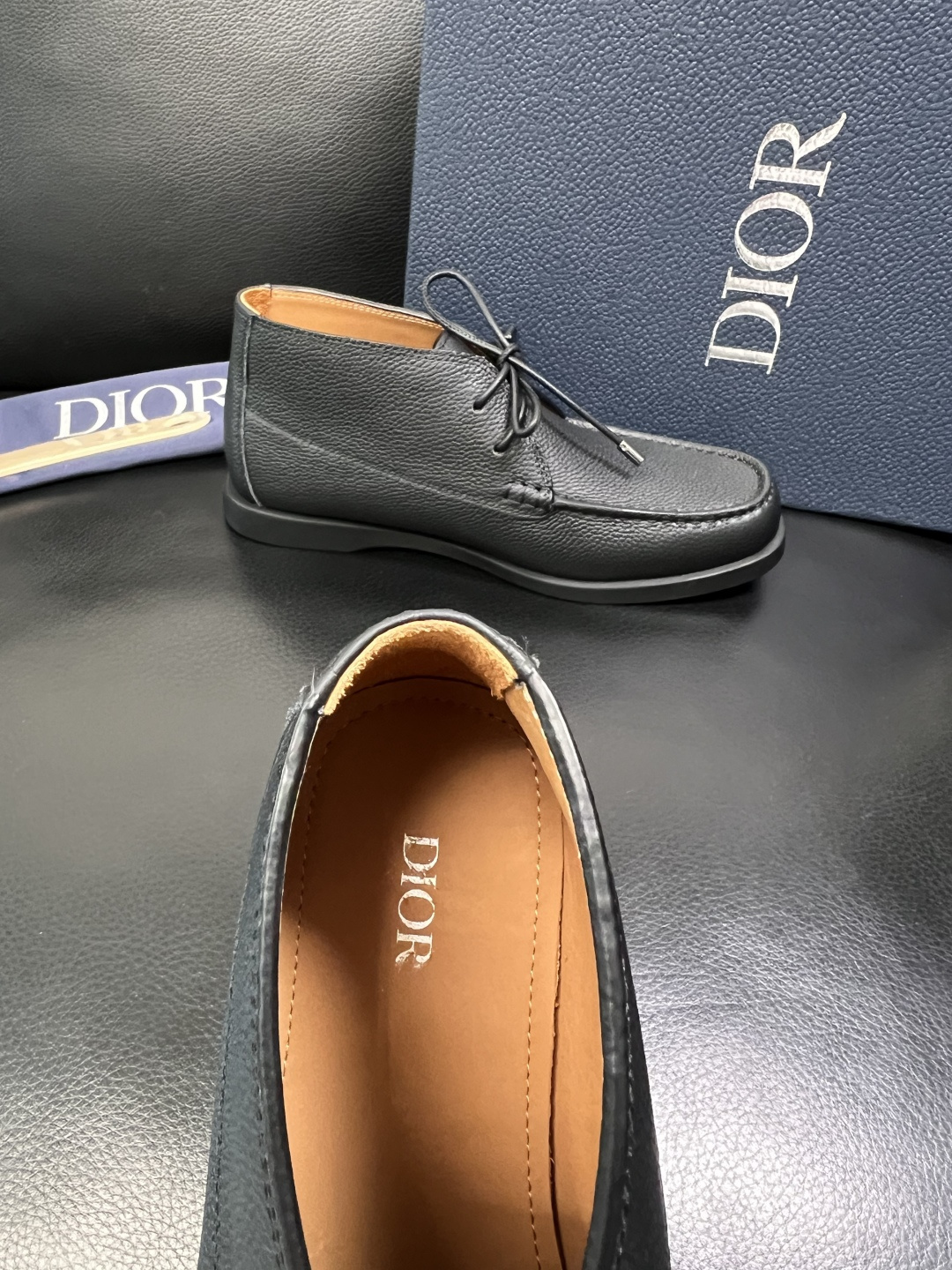 Dior 顶级工艺品 迪奥 专柜同步 原厂配置，意大利进口原版牛皮拼布面料，透气舒适进口水染牛里垫，鞋底