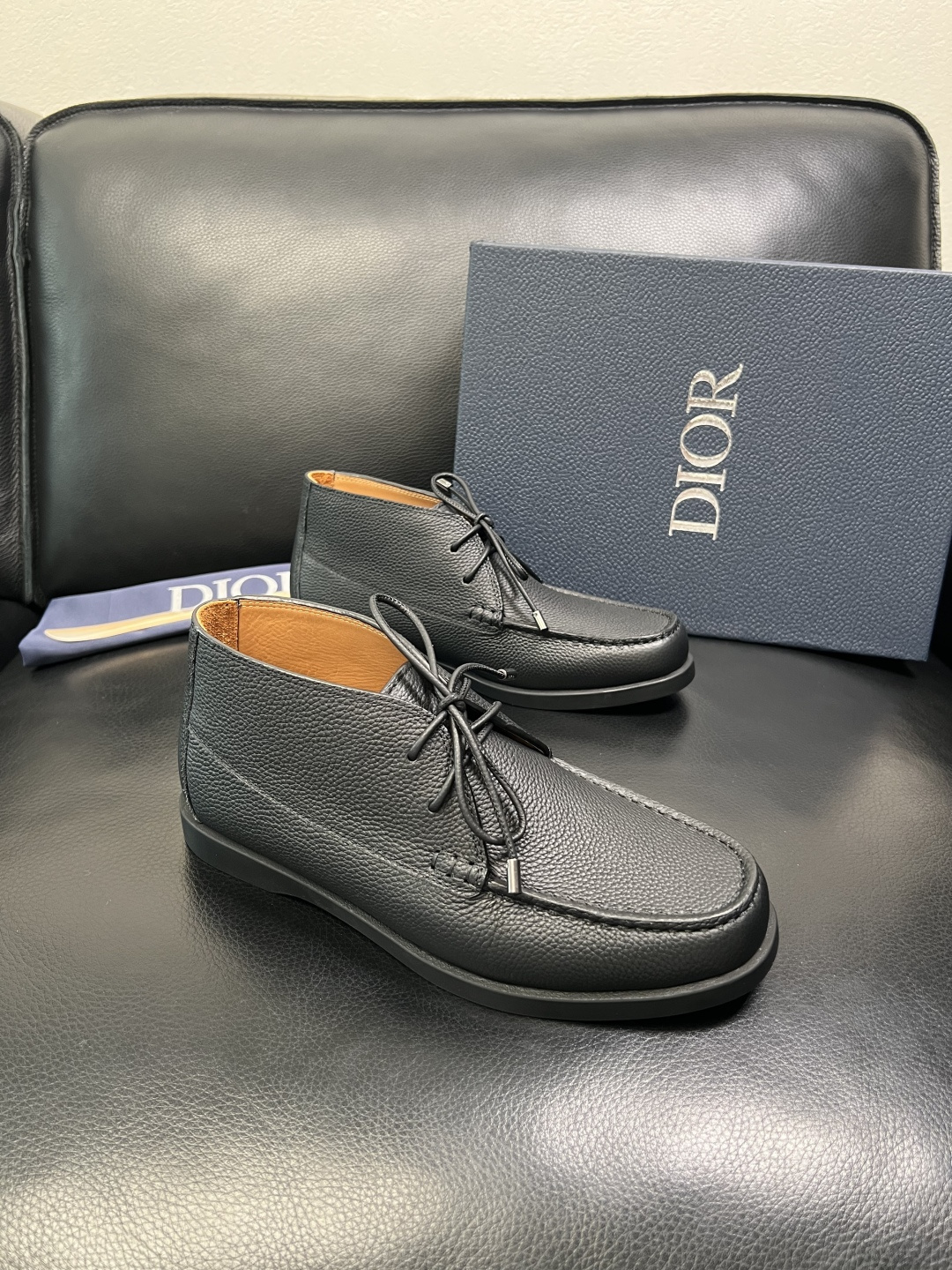 Dior 顶级工艺品 迪奥 专柜同步 原厂配置，意大利进口原版牛皮拼布面料，透气舒适进口水染牛里垫，鞋底