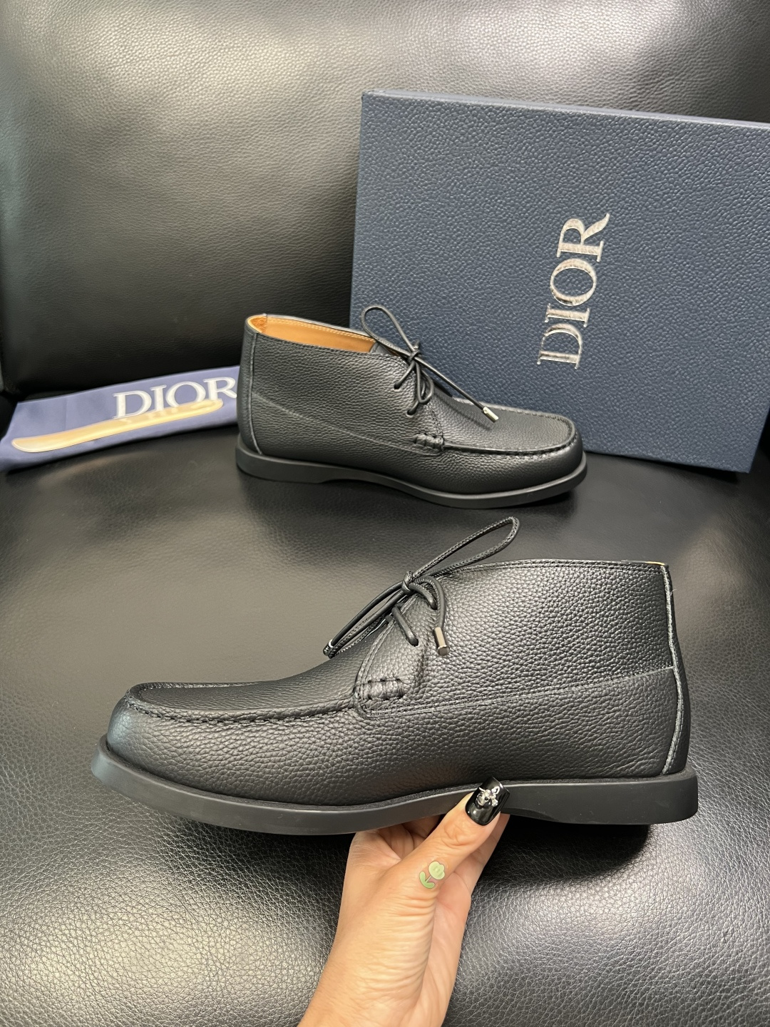 Dior 顶级工艺品 迪奥 专柜同步 原厂配置，意大利进口原版牛皮拼布面料，透气舒适进口水染牛里垫，鞋底