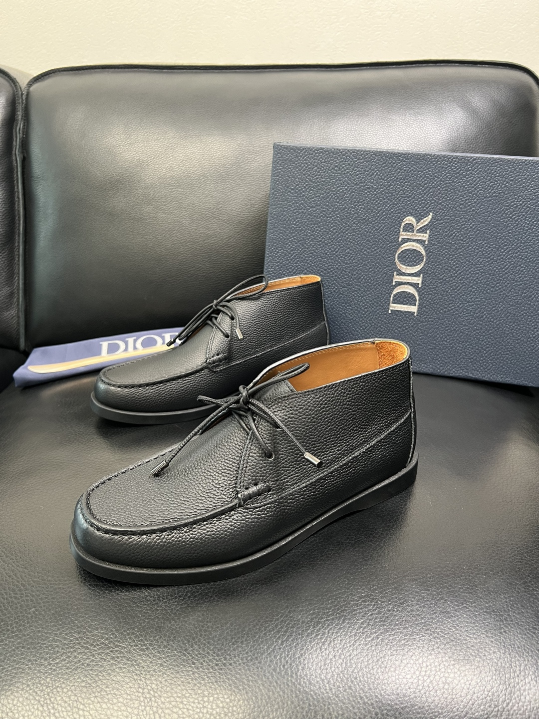 Dior 顶级工艺品 迪奥 专柜同步 原厂配置，意大利进口原版牛皮拼布面料，透气舒适进口水染牛里垫，鞋底
