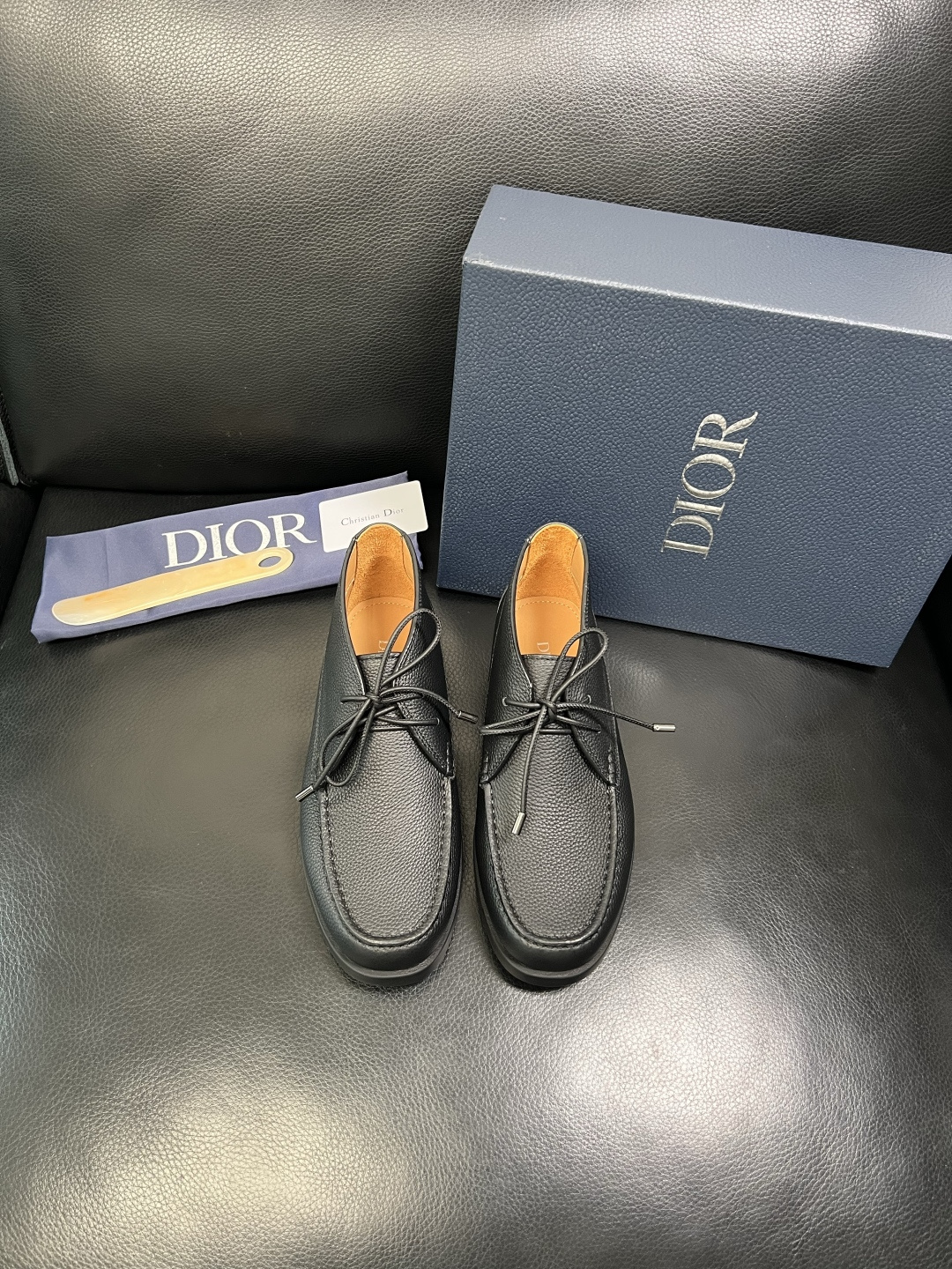 Dior 顶级工艺品 迪奥 专柜同步 原厂配置，意大利进口原版牛皮拼布面料，透气舒适进口水染牛里垫，鞋底