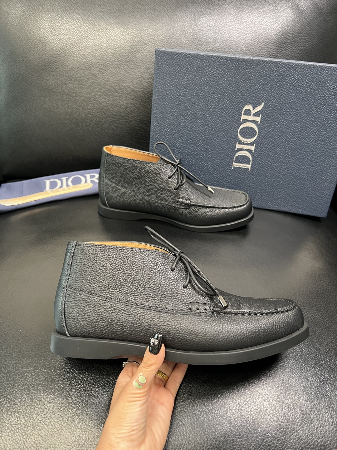 Dior 顶级工艺品 迪奥 专柜同步 原厂配置，意大利进口原版牛皮拼布面料，透气舒适进口水染牛里垫，鞋底