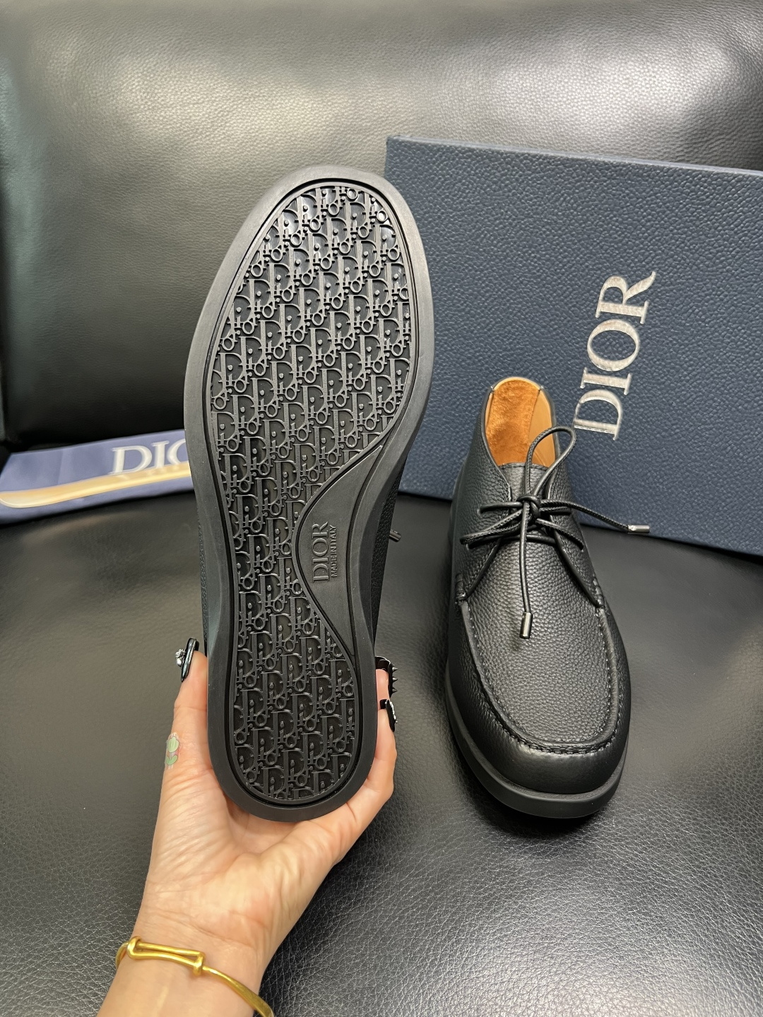 Dior 顶级工艺品 迪奥 专柜同步 原厂配置，意大利进口原版牛皮拼布面料，透气舒适进口水染牛里垫，鞋底